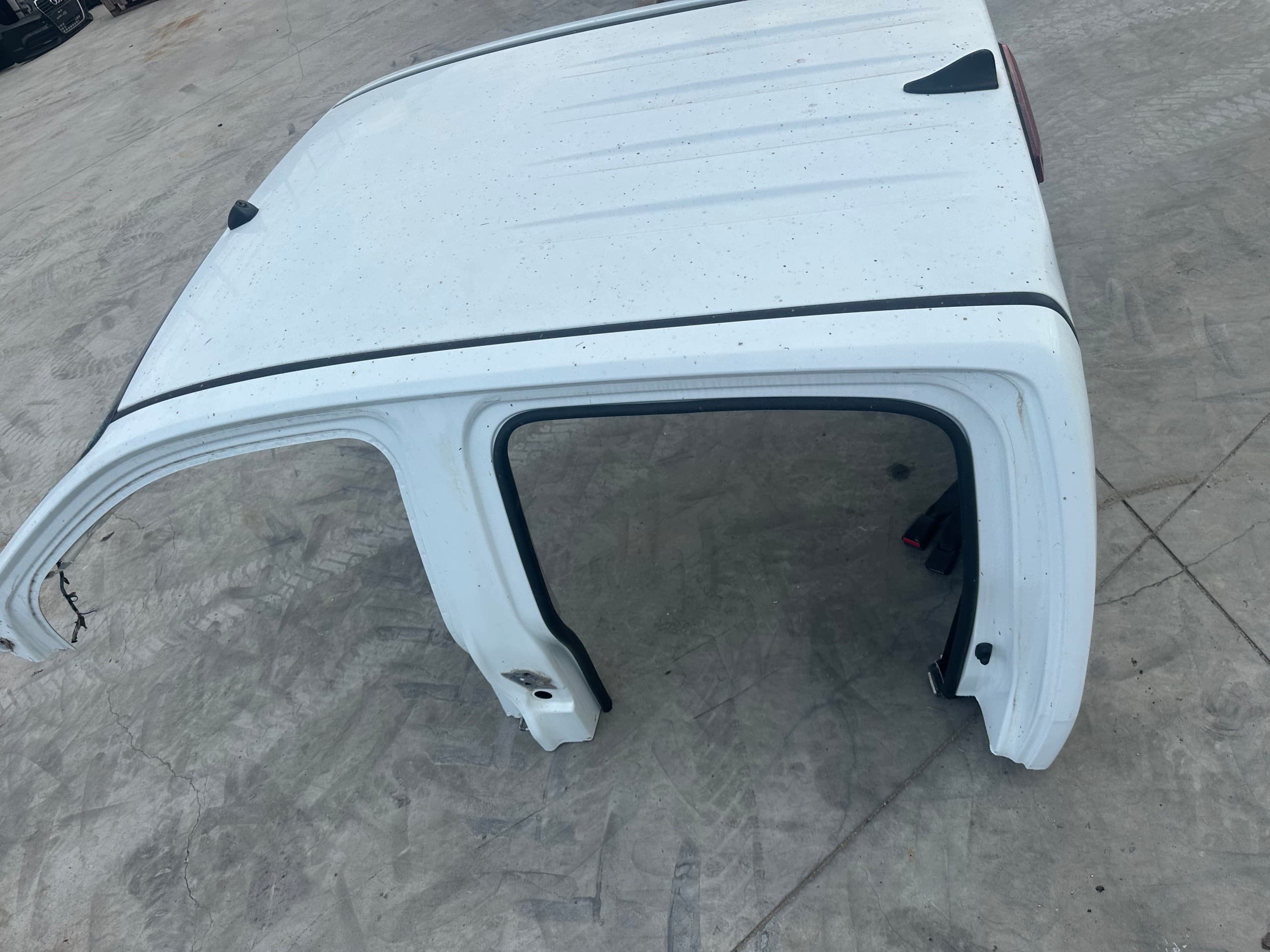 Pilar del techo para Isuzu D-Max II 2011-2019 usado 3
