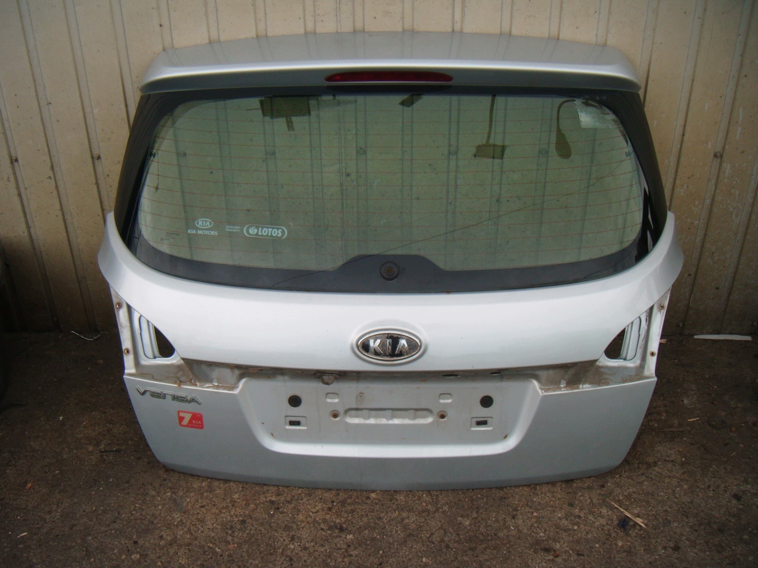 Kia Venga 2009- Portón trasero (maletero) - Código de pintura 2R usado 2