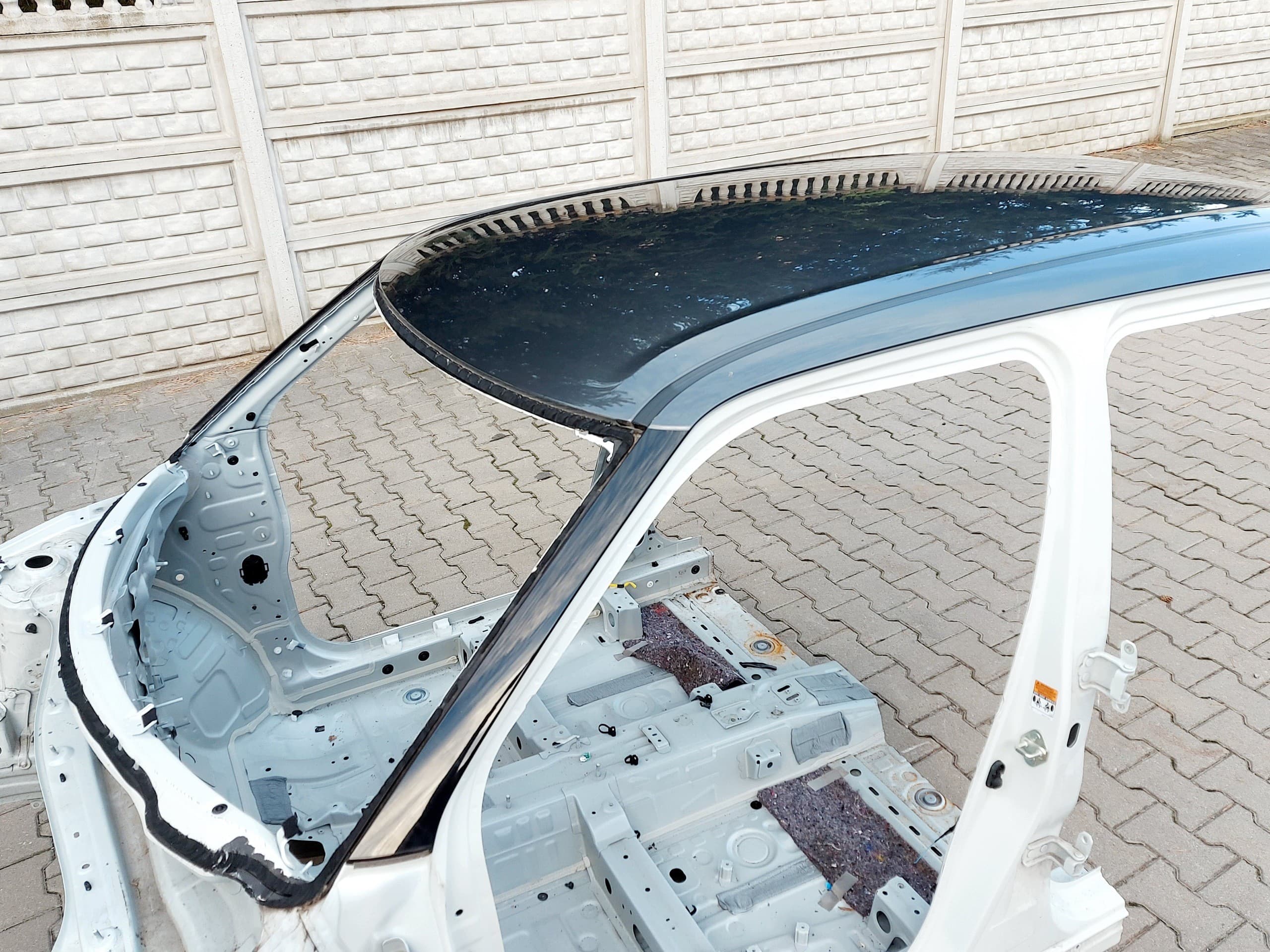 Techo y pilares para Suzuki Swift Vii MK9 2024 código Dyh usado 2