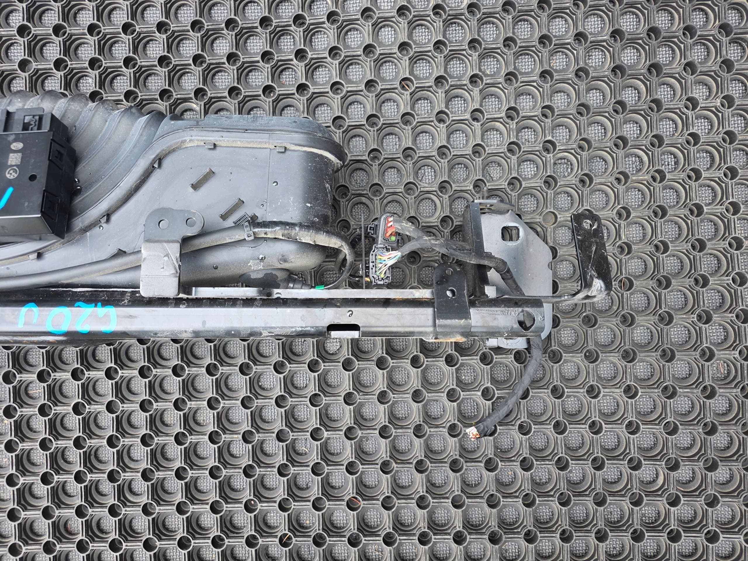 Barra de Remolque Retráctil Eléctrica BMW G20 G21 usado 4