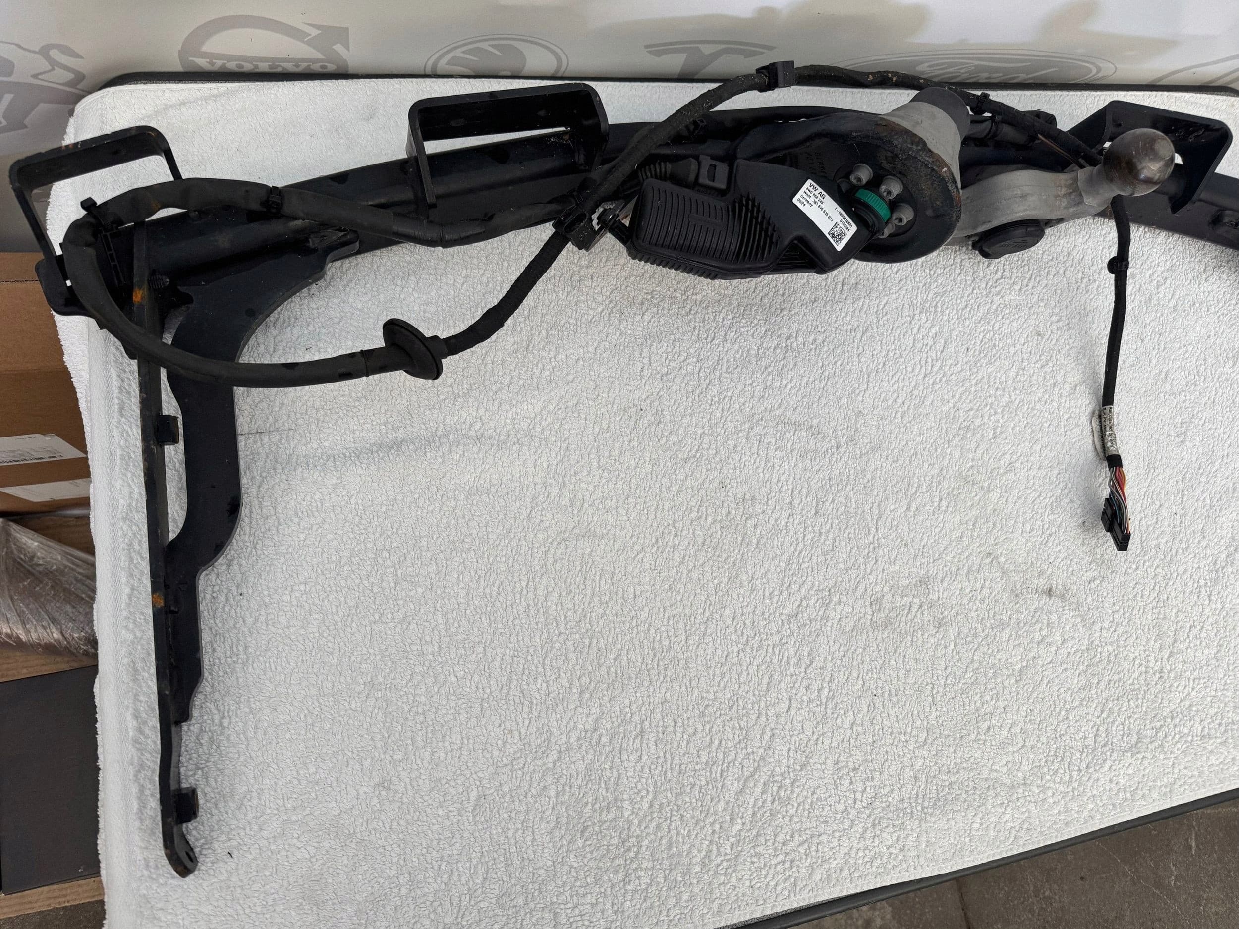 Enganche para remolque Volkswagen Passat B9 usado 2