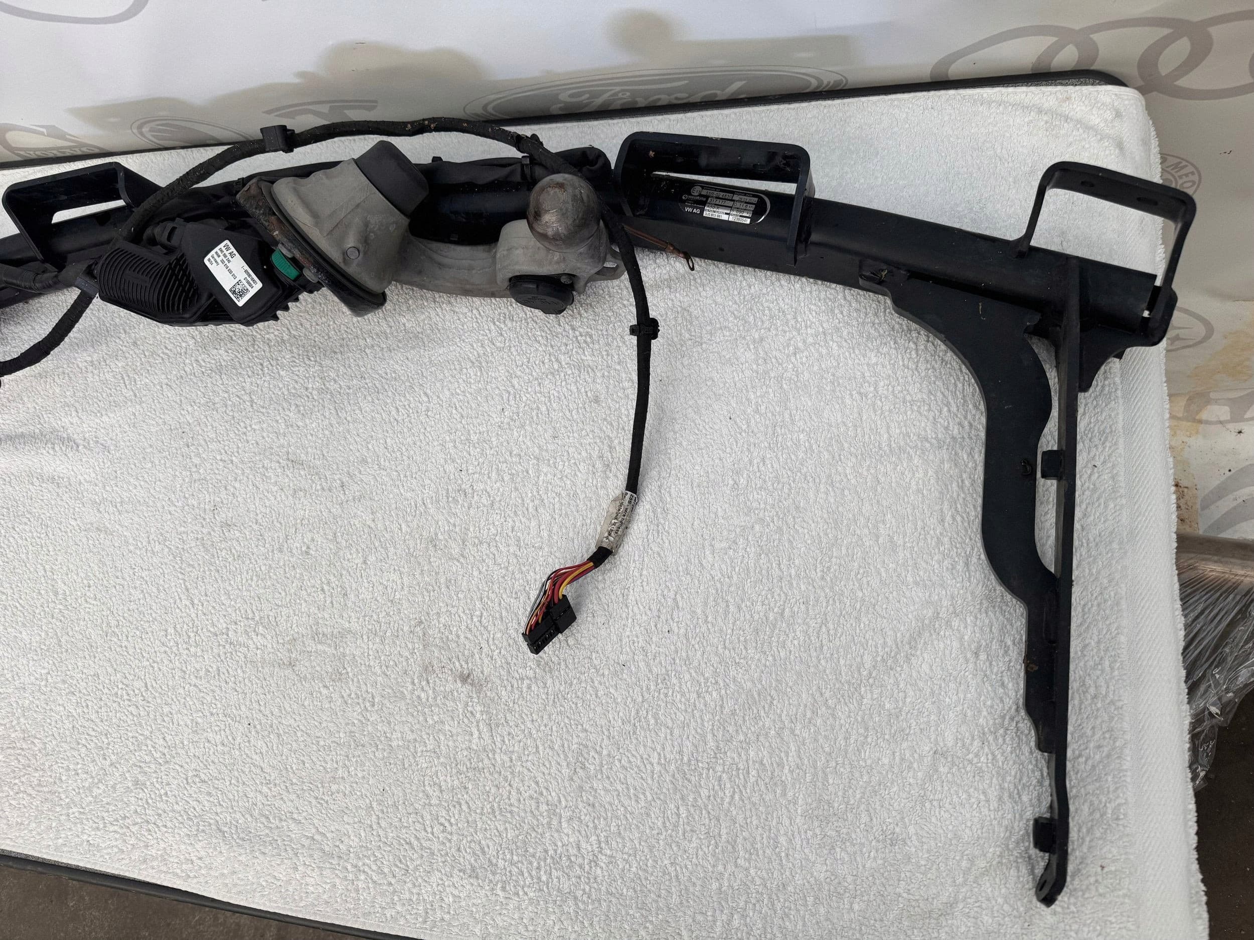 Enganche para remolque Volkswagen Passat B9 usado 3