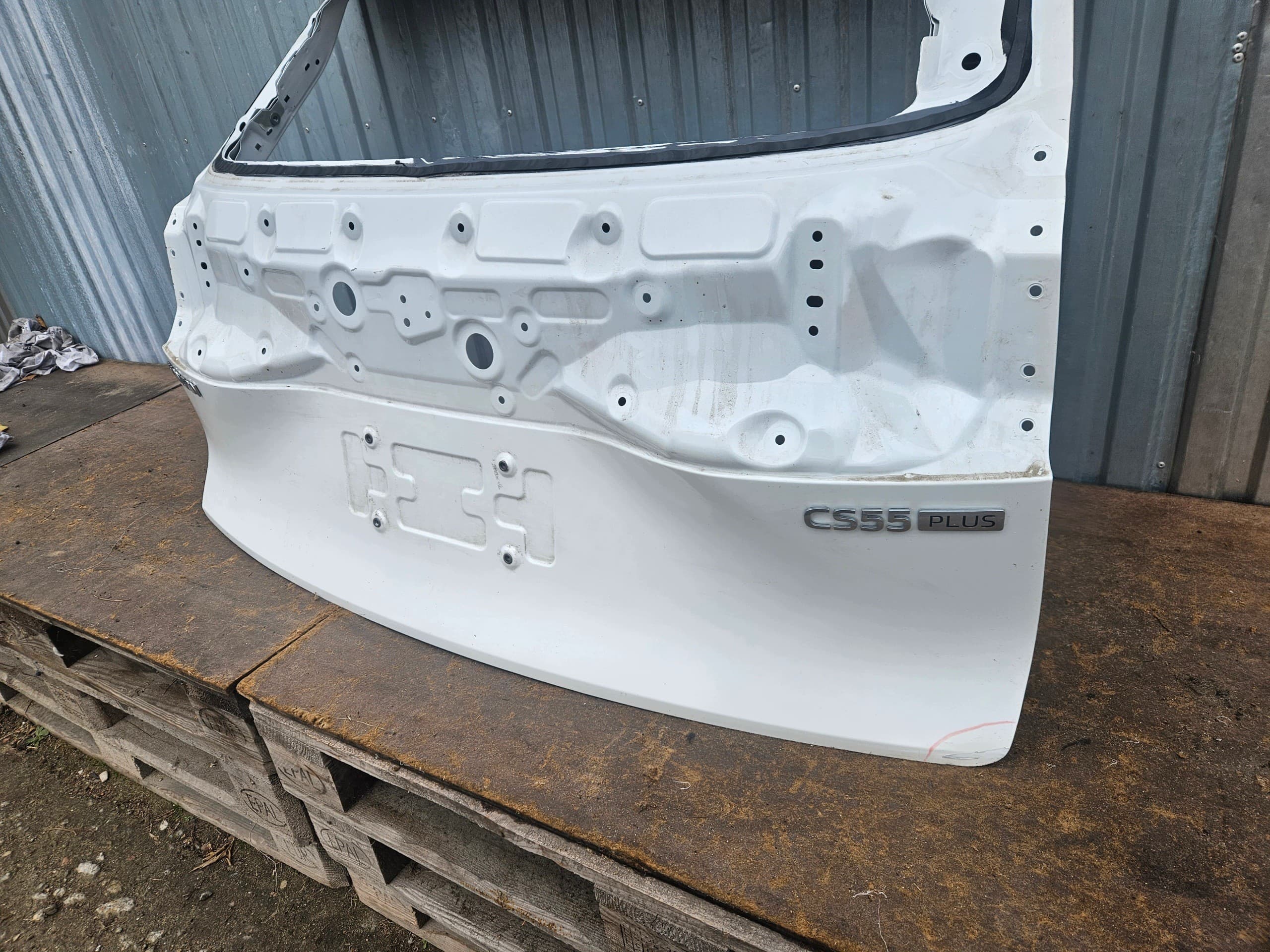 Cubierta de tapa trasera para Changan CS55 usado 4
