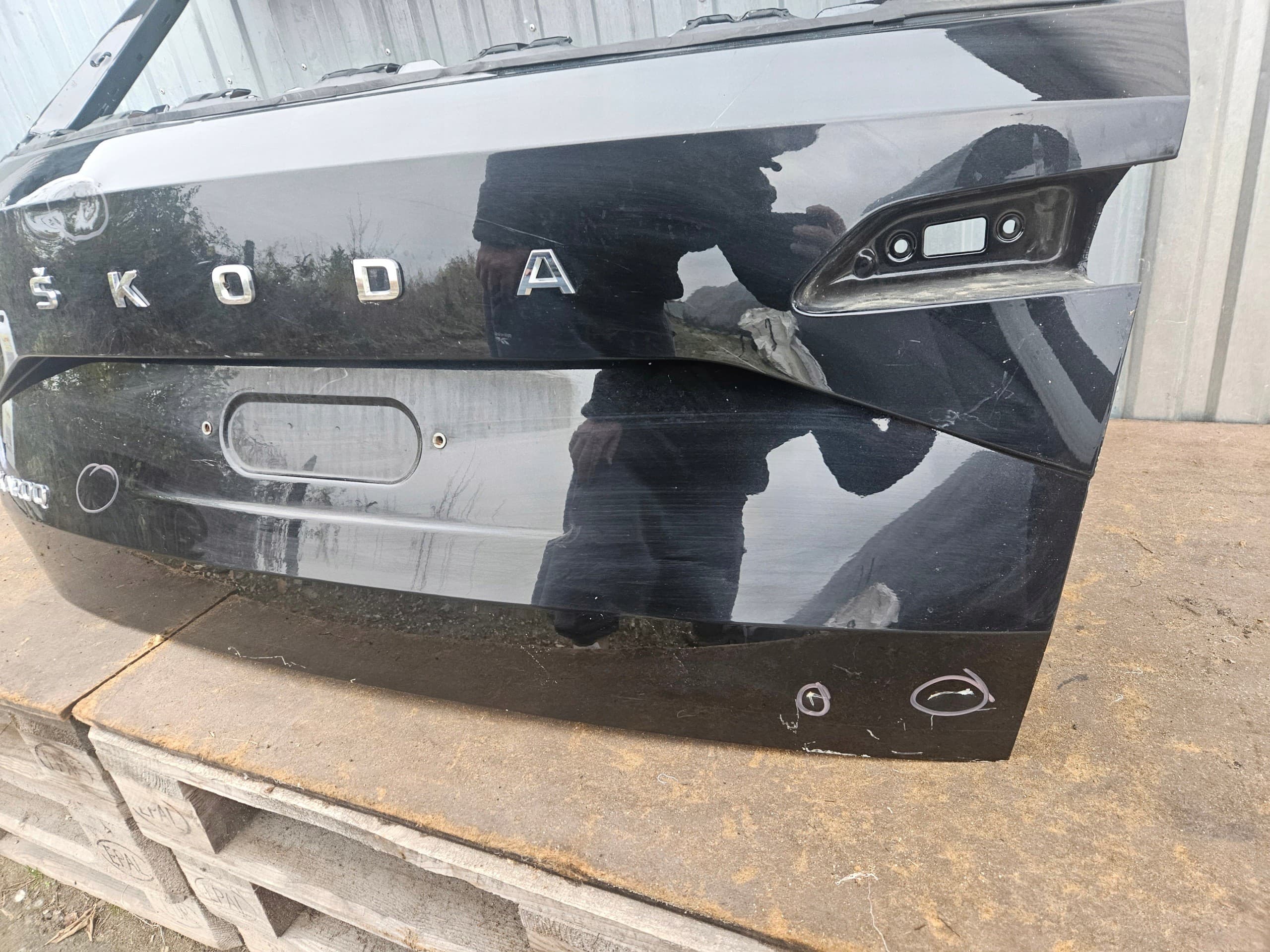 Portón Trasero Original para Skoda Karoq Lift usado 8