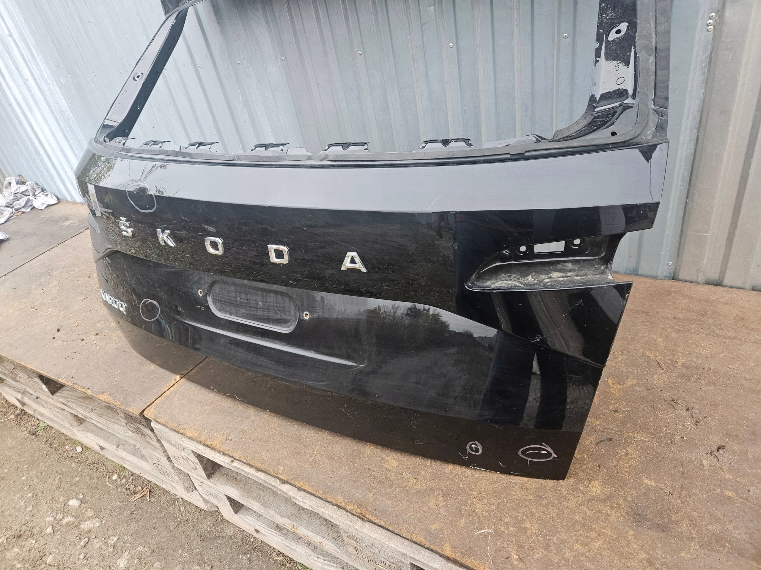 Portón Trasero Original para Skoda Karoq Lift usado 10