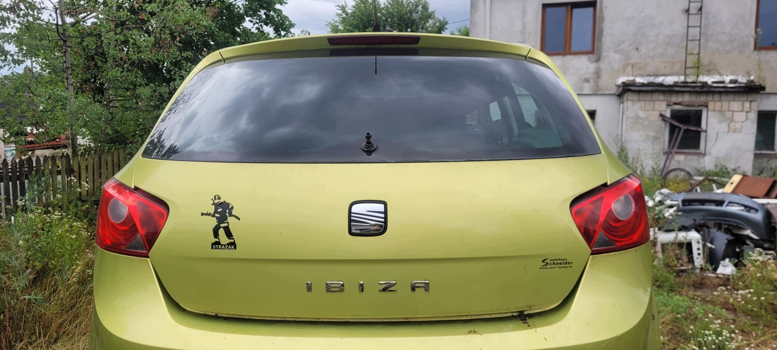 Tapa de maletero Seat Ibiza IV 6J 5 puertas color LS1T usado