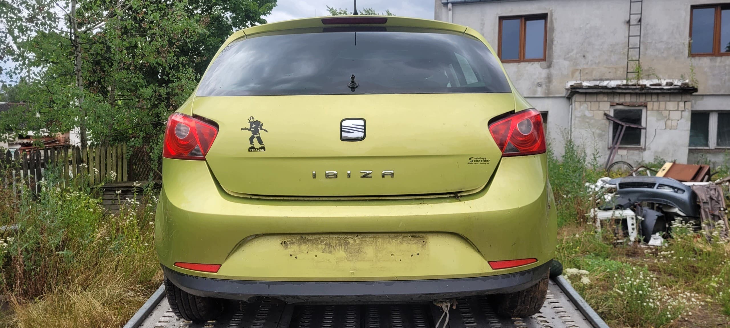 Tapa de maletero Seat Ibiza IV 6J 5 puertas color LS1T usado 2