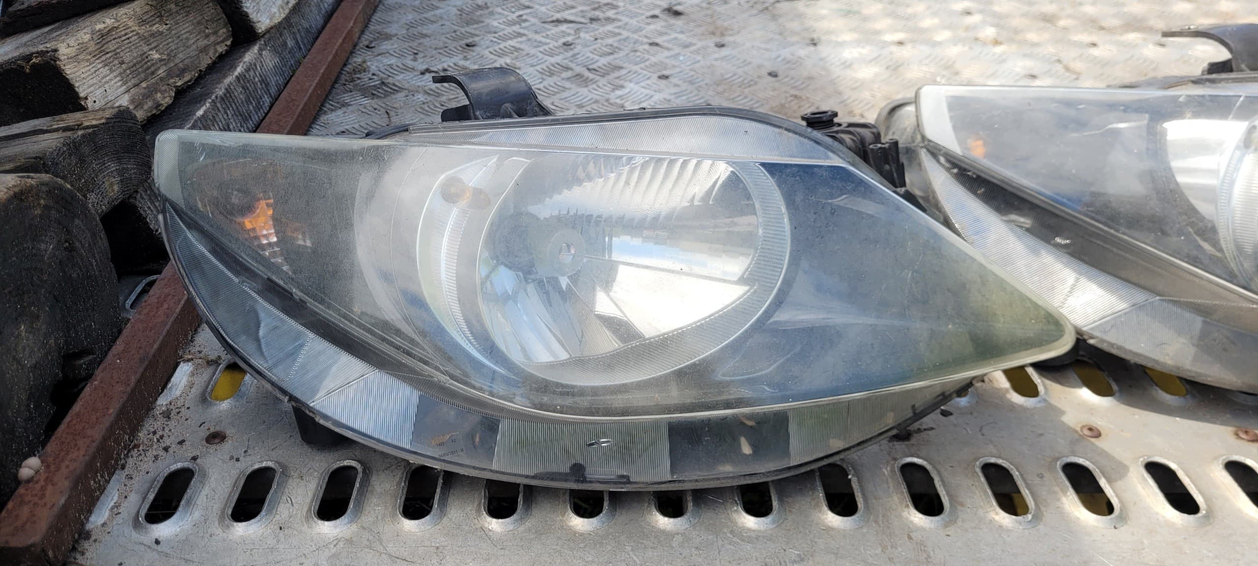 Tapa de maletero Seat Ibiza IV 6J 5 puertas color LS1T usado 4