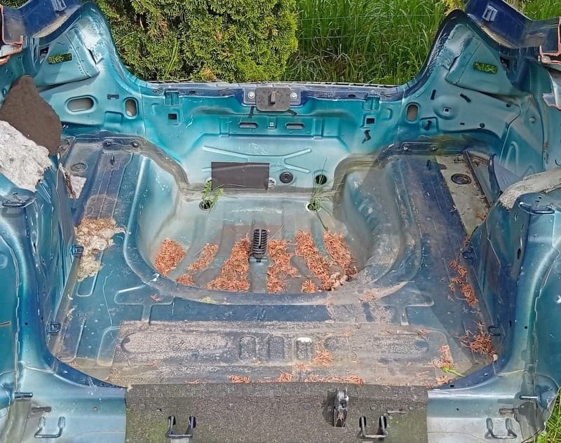Bandeja trasera de cinturón Skoda Octavia Iii usado 2