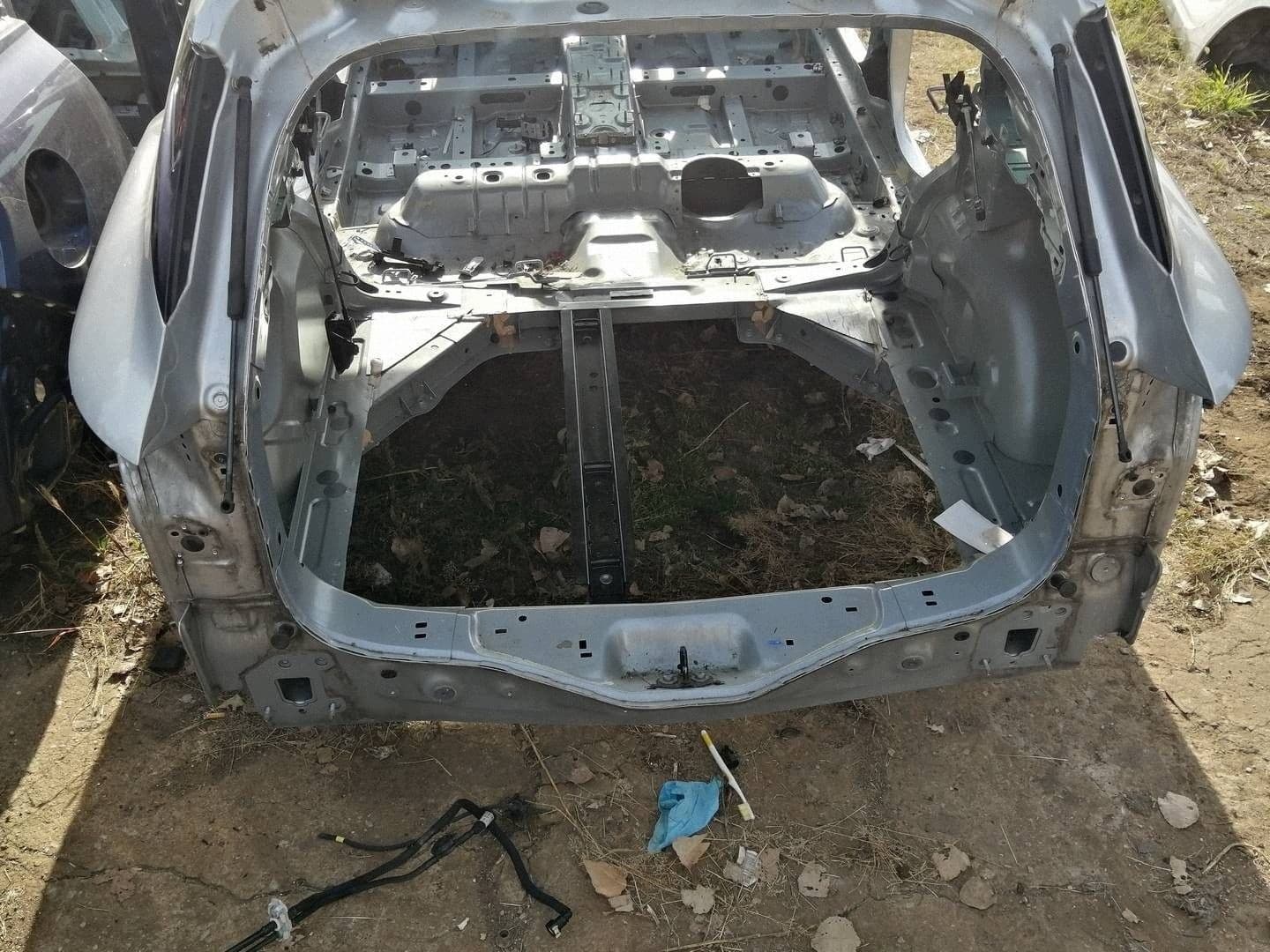 Traviesa trasera del suelo para Renault Megane IV Familiar usado