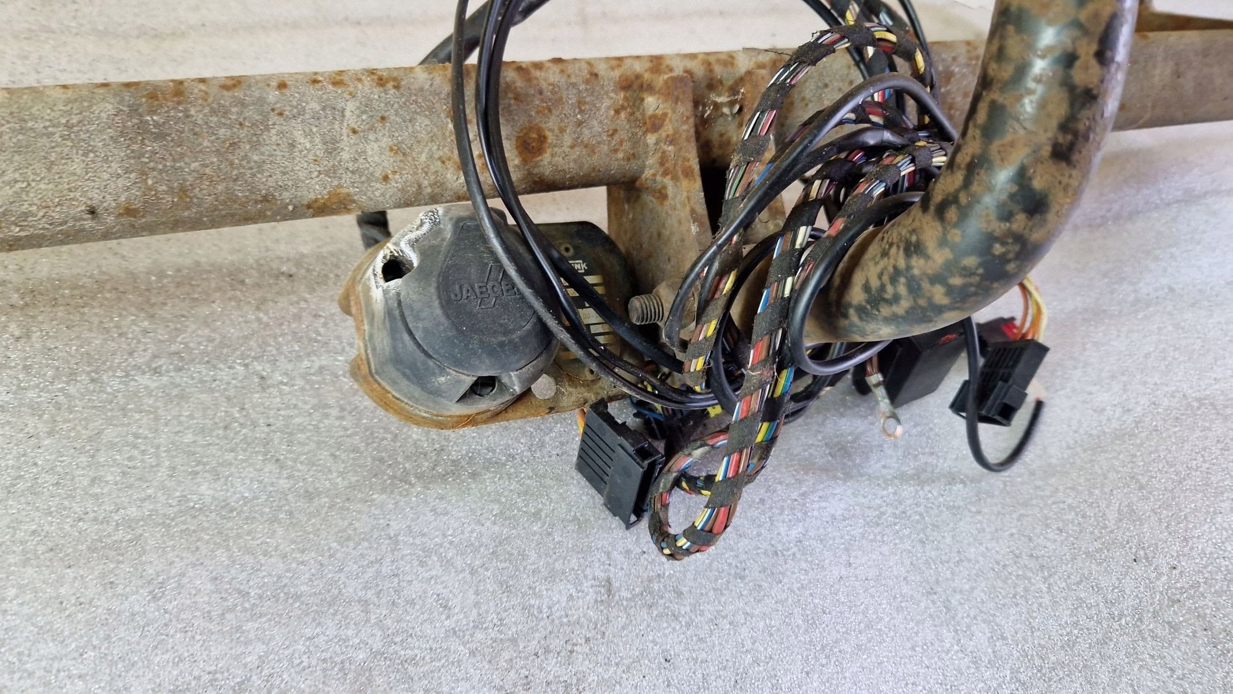 Juego de Enganche de Remolque Trasero Mercedes-Benz A W168 usado 2
