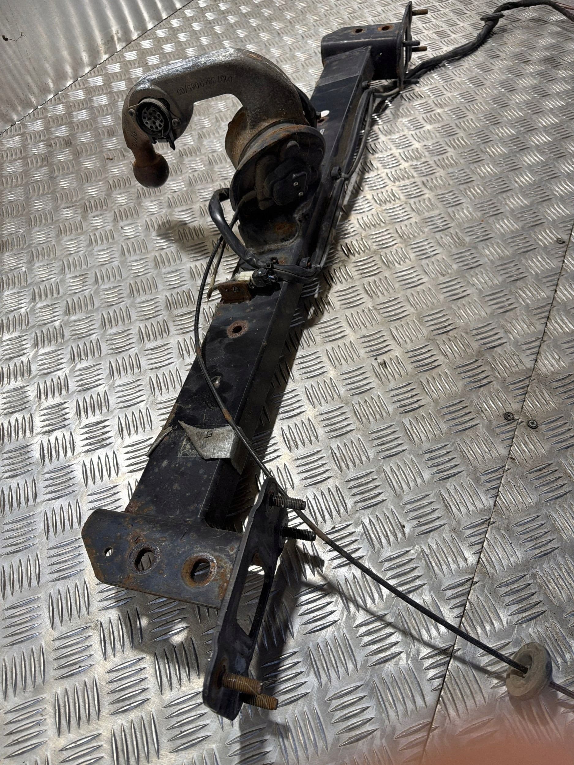 Enganche de Remolque Mercedes E-Class W212 A2123100204 usado 6