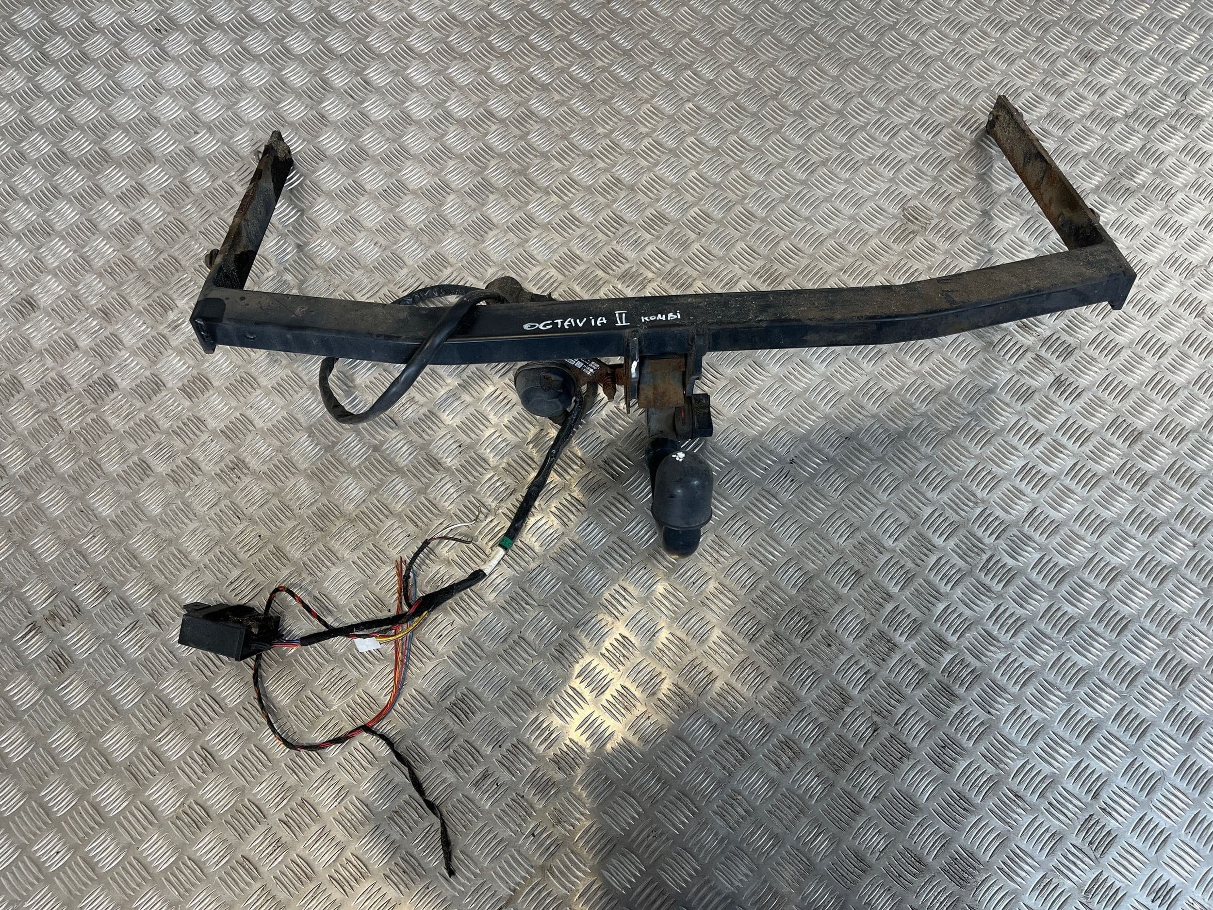 Kit de Barra de Remolque para Skoda Octavia Mk2 (1Z) usado