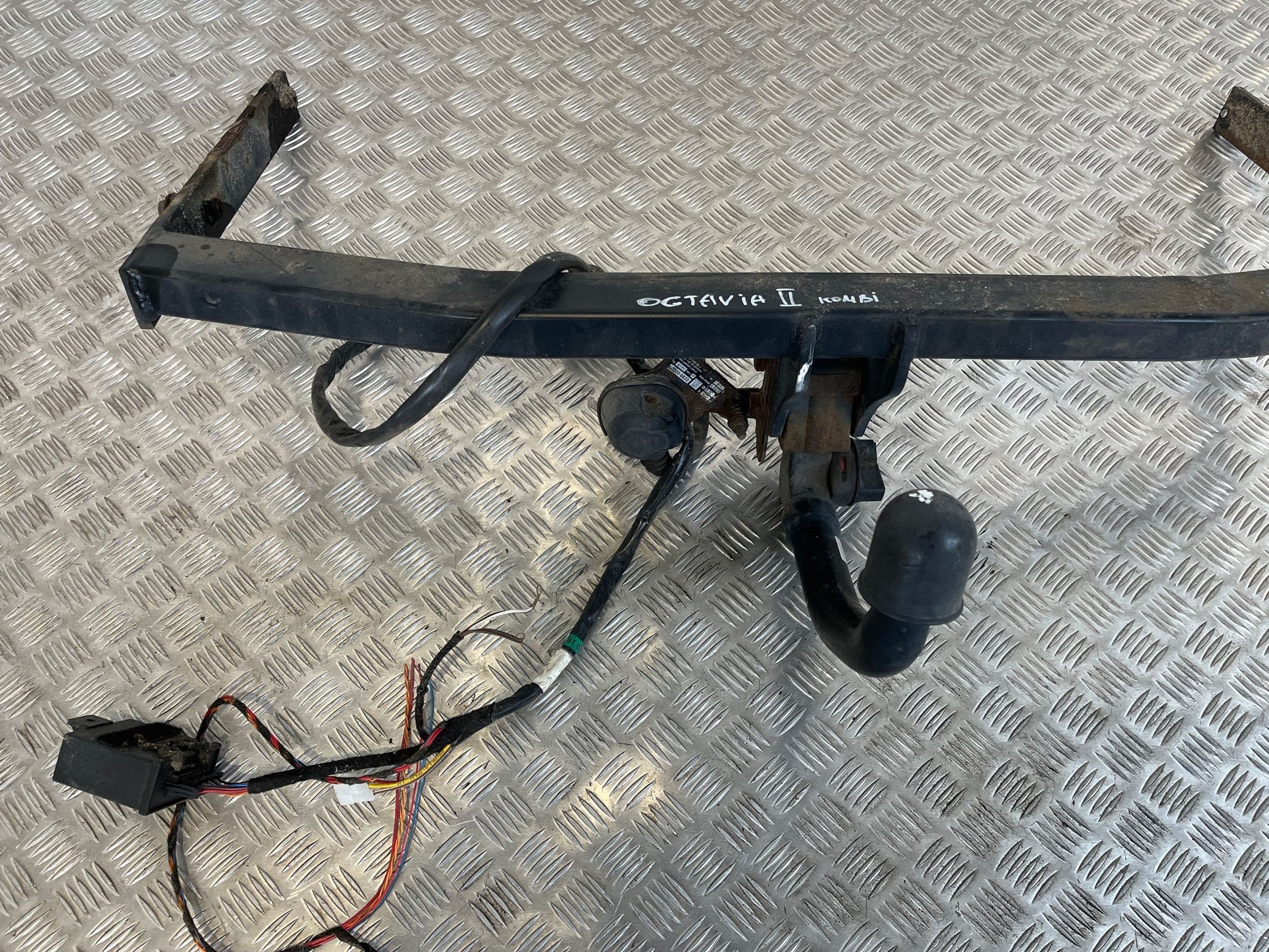 Kit de Barra de Remolque para Skoda Octavia Mk2 (1Z) usado 2
