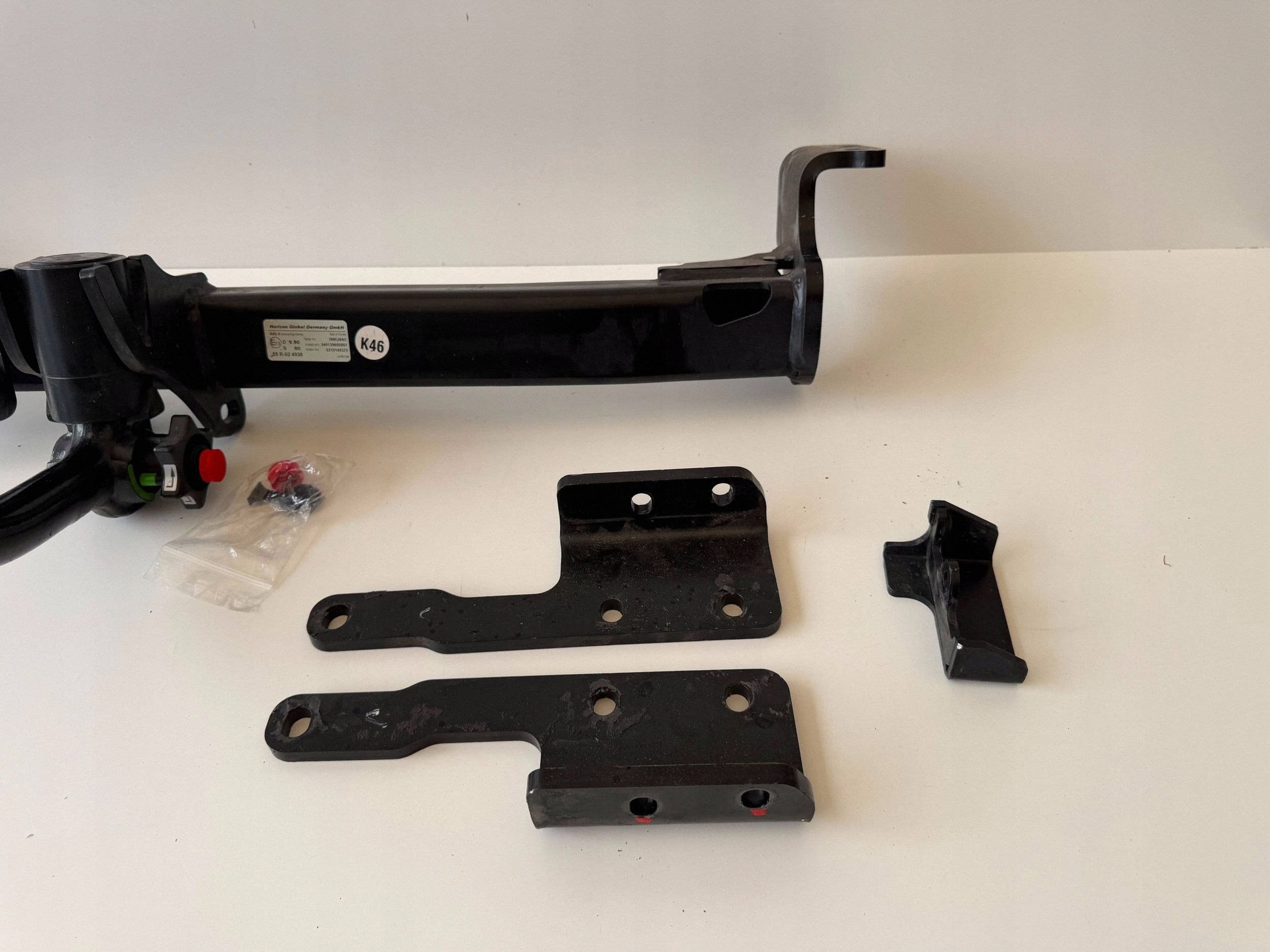Barra de Remolque Original para Mitsubishi Outlander IV usado 2