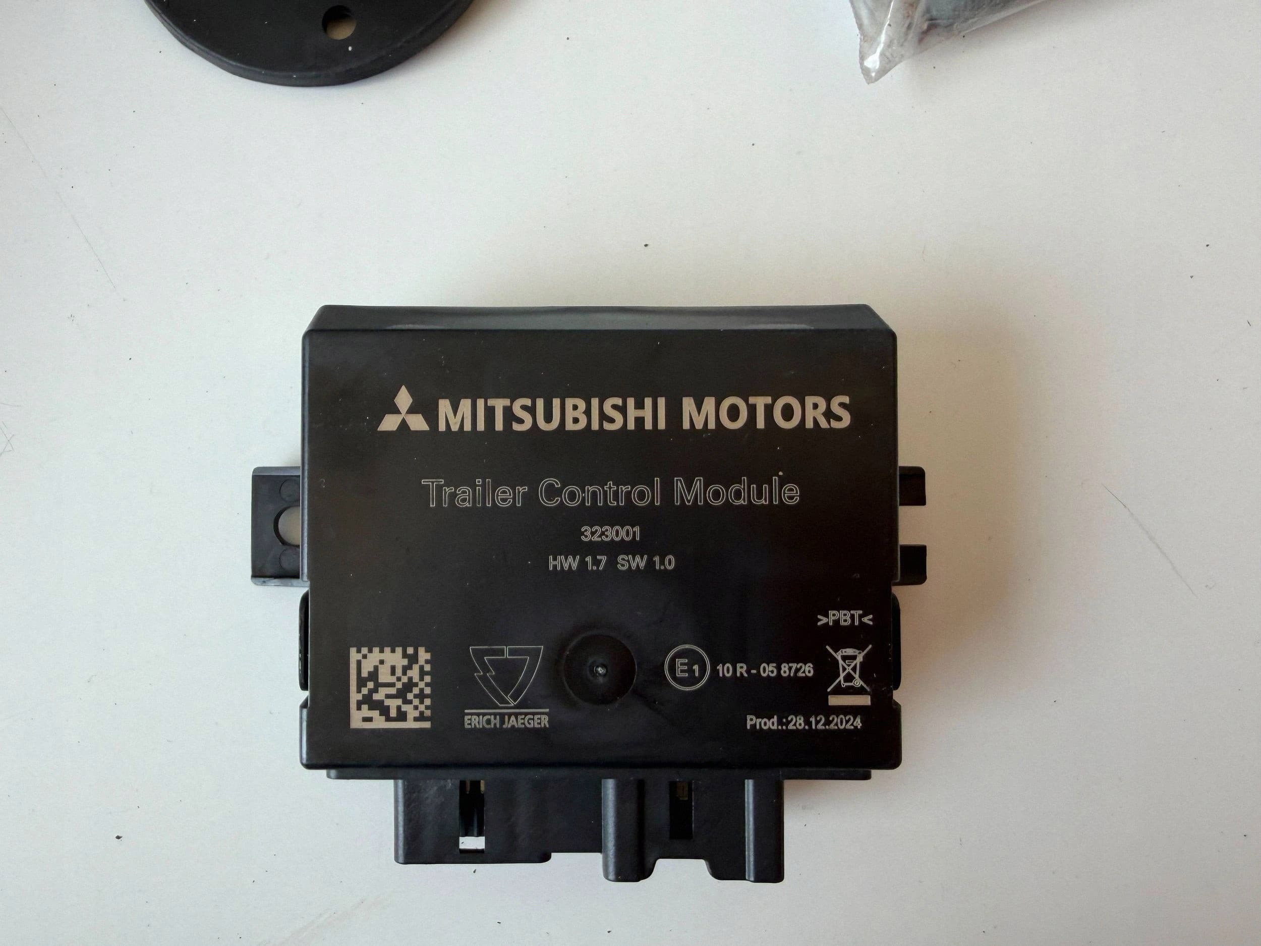 Barra de Remolque Original para Mitsubishi Outlander IV usado 9