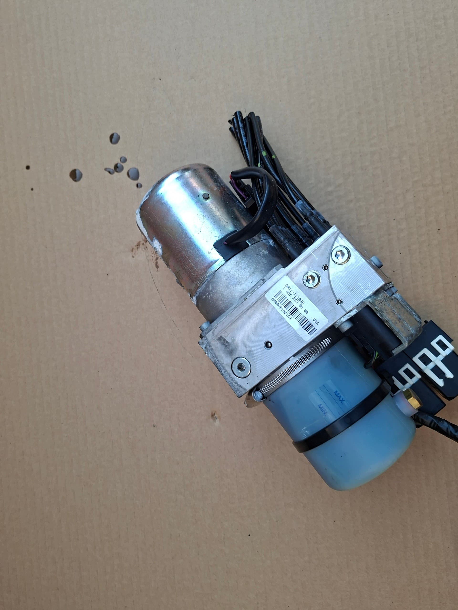 Bomba de elevación para apertura de techo Audi A5 8T usado 4