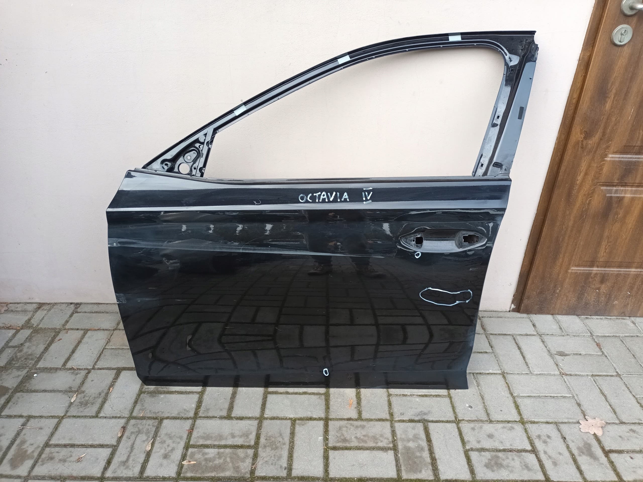 Puerta delantera izquierda Skoda Octavia IV nuevo