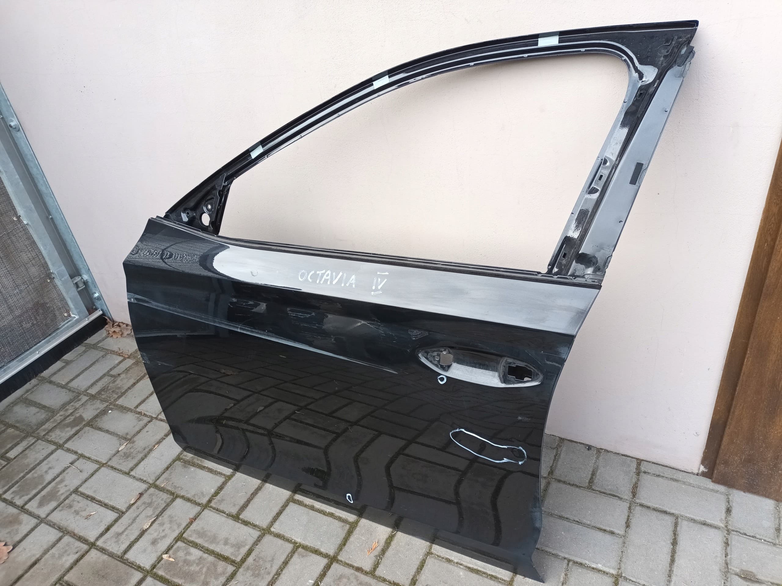 Puerta delantera izquierda Skoda Octavia IV nuevo 2