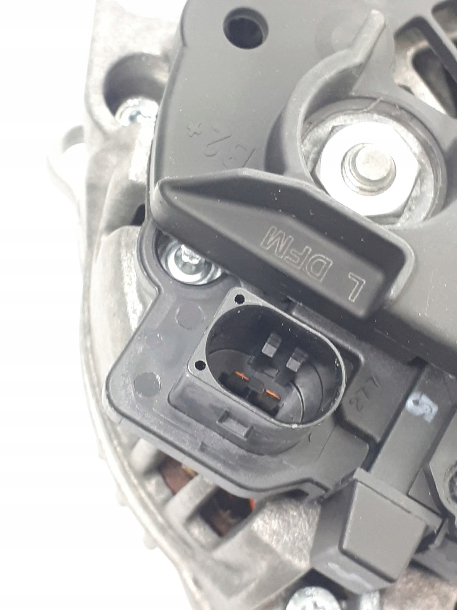 Alternador Bosch 0 986 041 910 usado 6