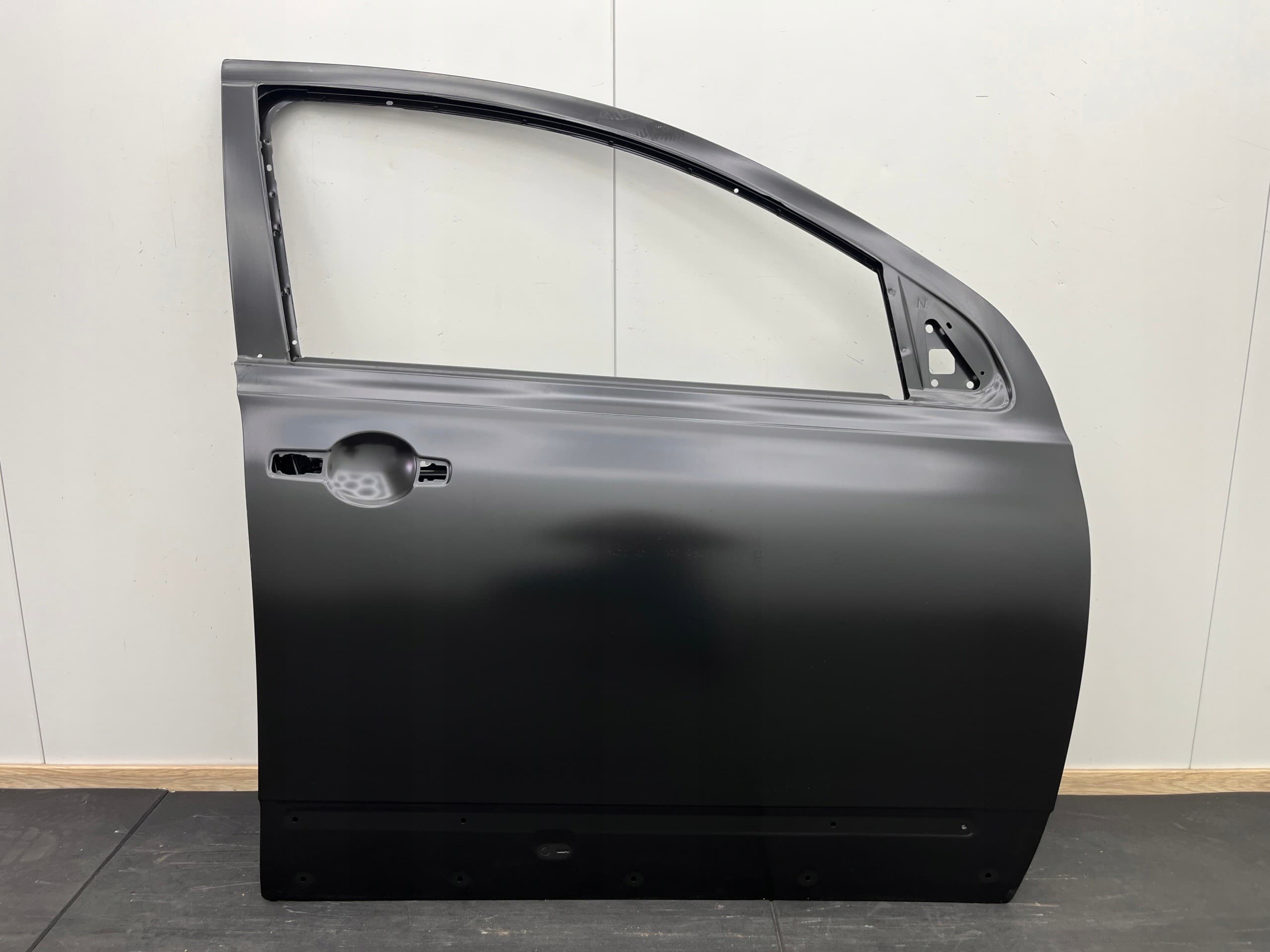 Puerta Delantera Derecha Nissan OE H0100EY1MC (Lado Pasajero) nuevo