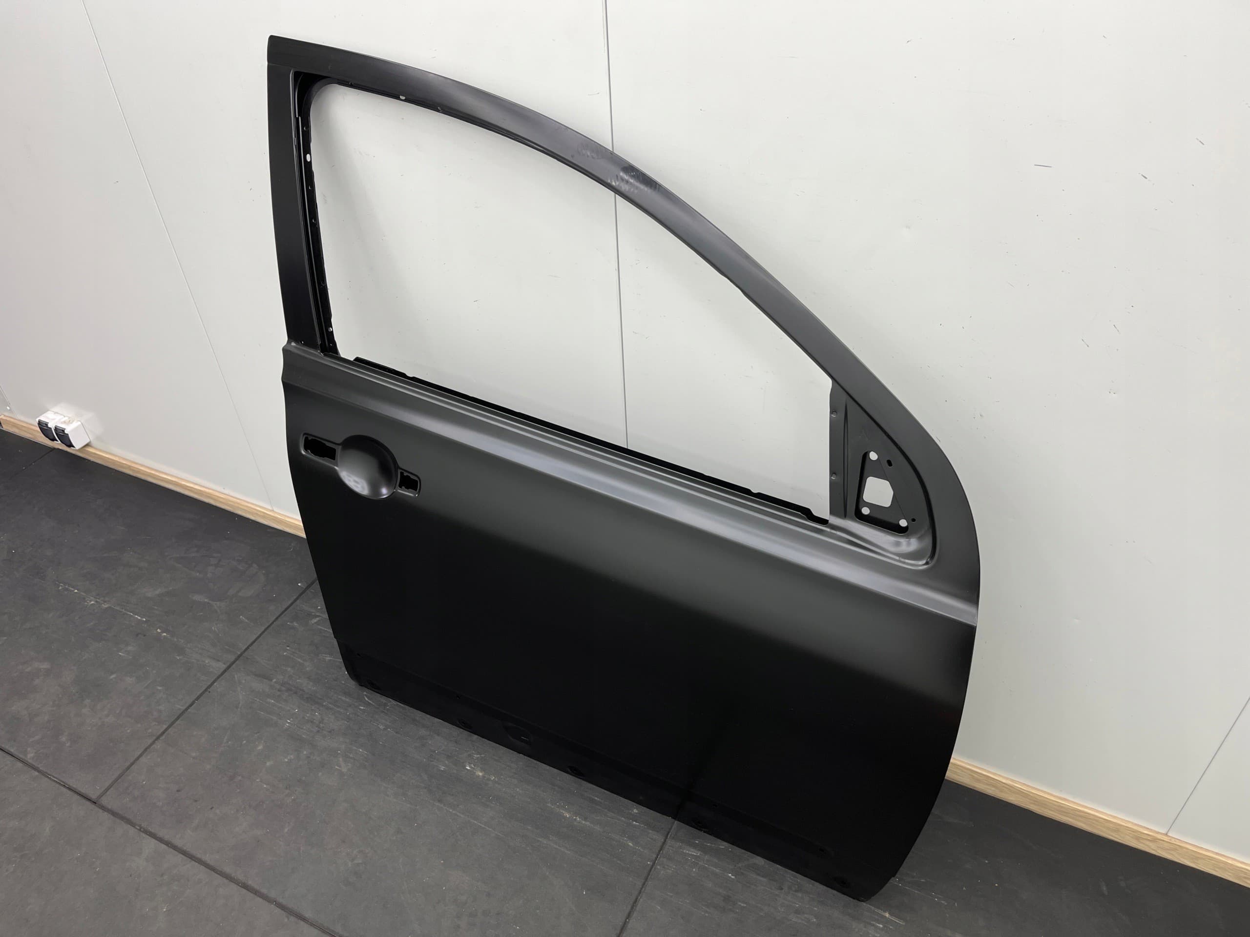 Puerta Delantera Derecha Nissan OE H0100EY1MC (Lado Pasajero) nuevo 8