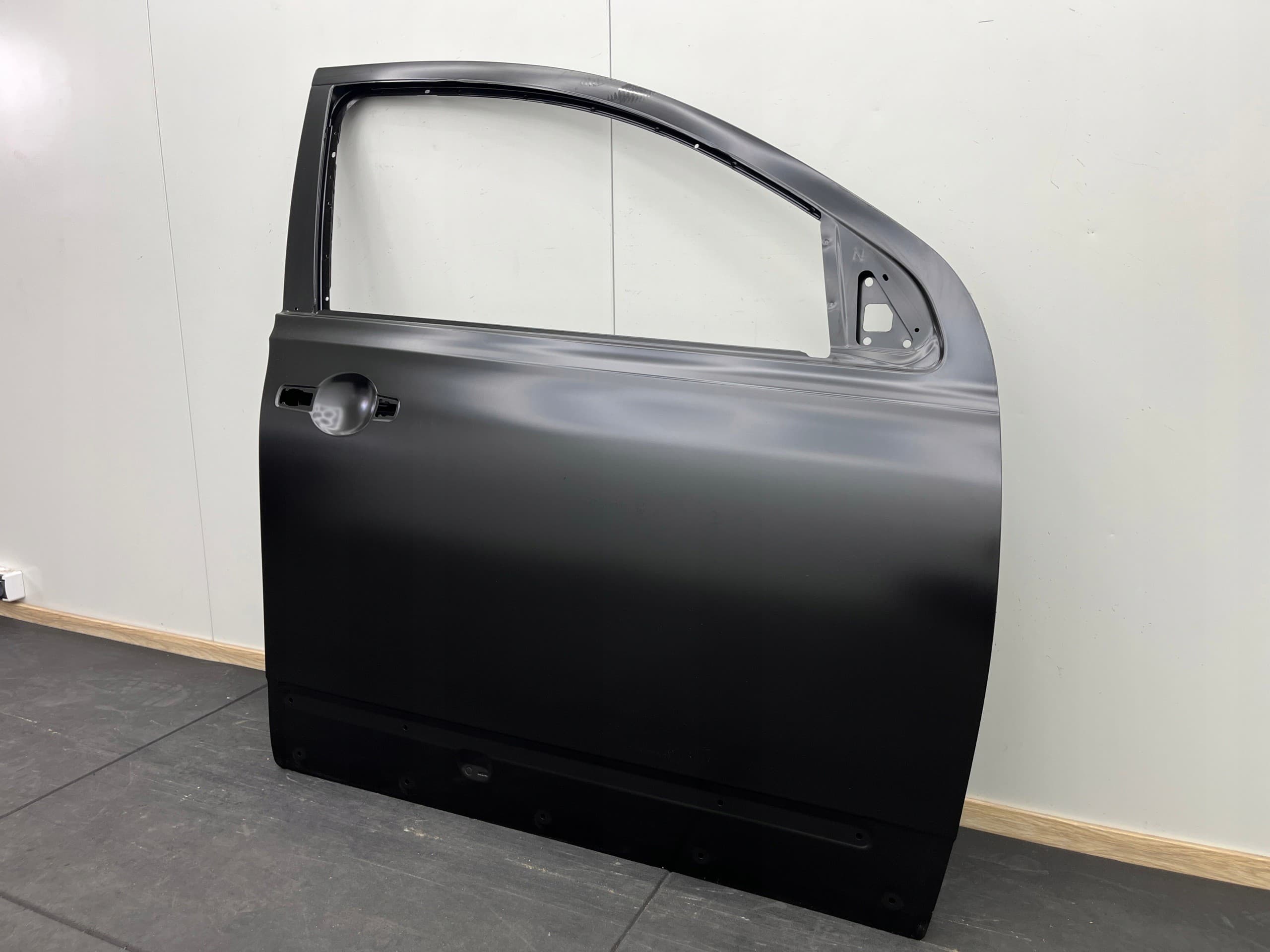Puerta Delantera Derecha Nissan OE H0100EY1MC (Lado Pasajero) nuevo 9