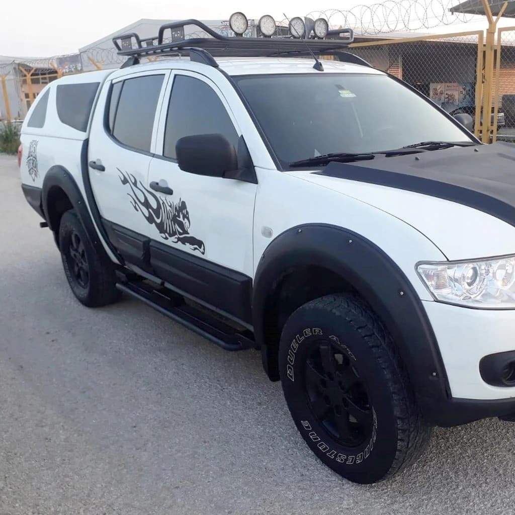 Inserto para capó delantero Mitsubishi L 200 2015 nuevo 6