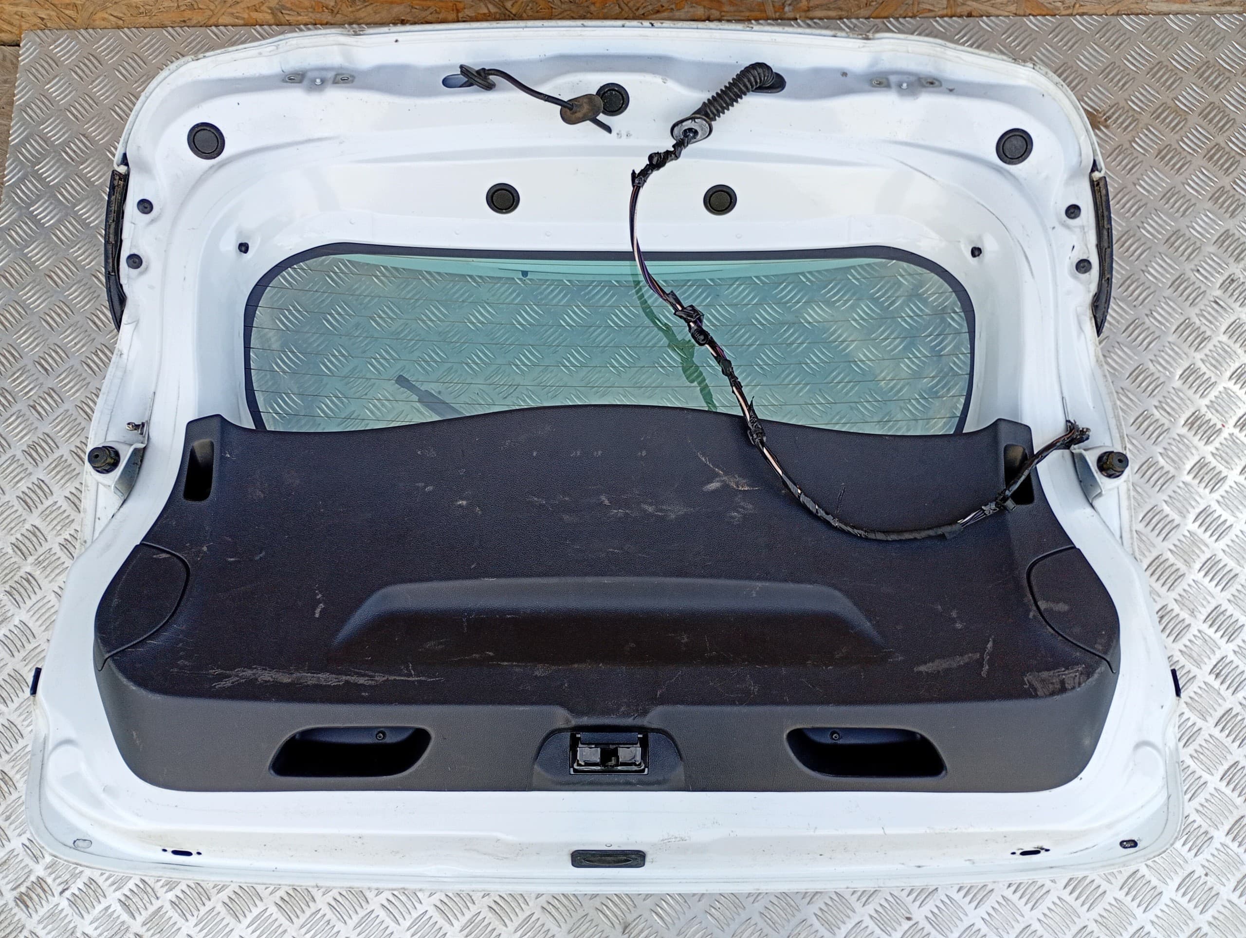 Tapa de maletero Renault Clio IV Lift 5 puertas número DV369 usado 4
