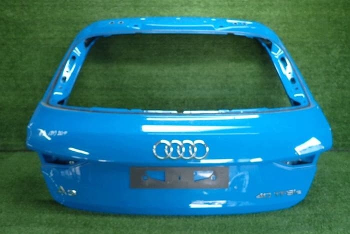 Audi A3 8Y 2020- Portón trasero / Tapa del maletero trasero usado