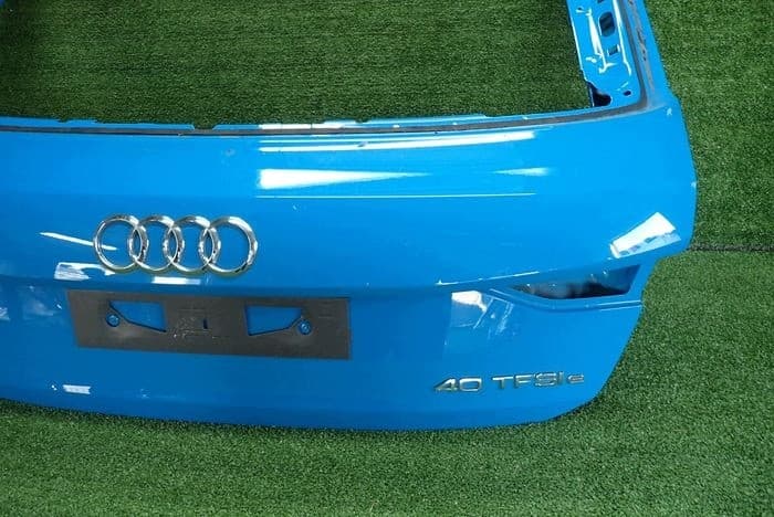 Audi A3 8Y 2020- Portón trasero / Tapa del maletero trasero usado 2