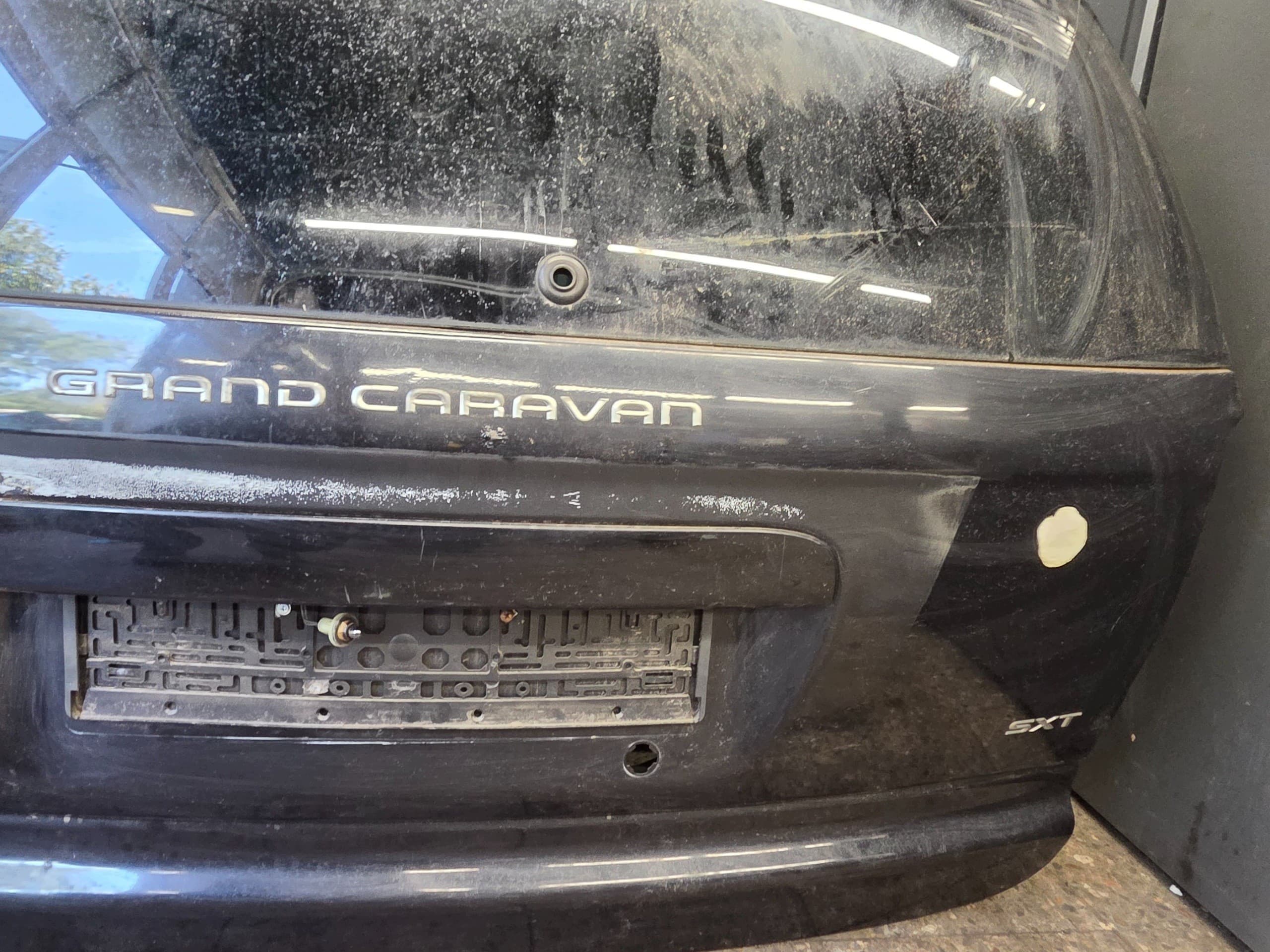 Portón trasero para Dodge Grand Caravan IV (2005) - Negro usado 7
