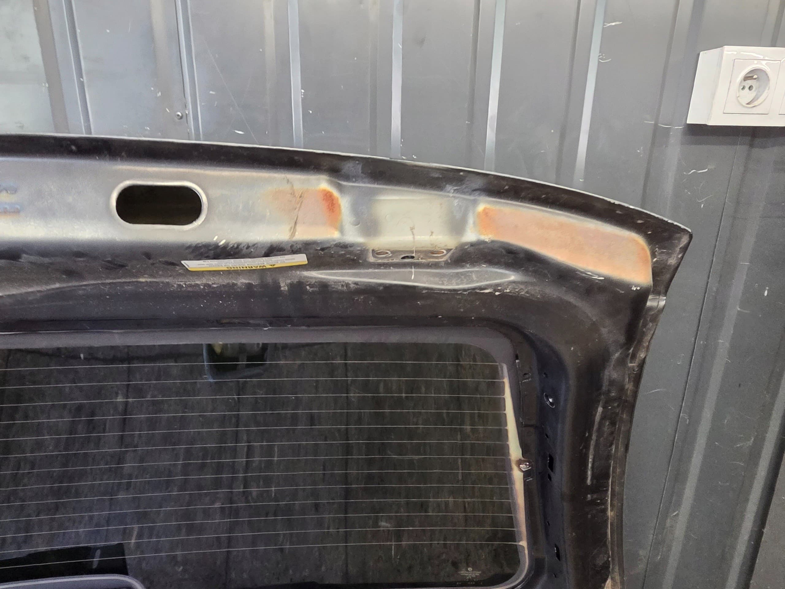 Portón trasero para Dodge Grand Caravan IV (2005) - Negro usado 10