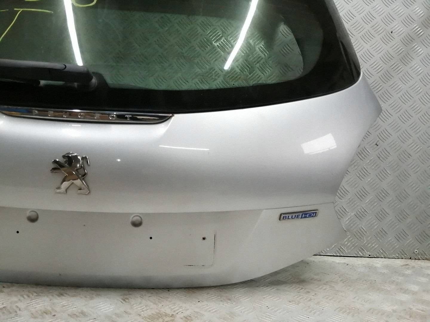 Peugeot 208 I Restyling Portón Trasero Completo usado 2