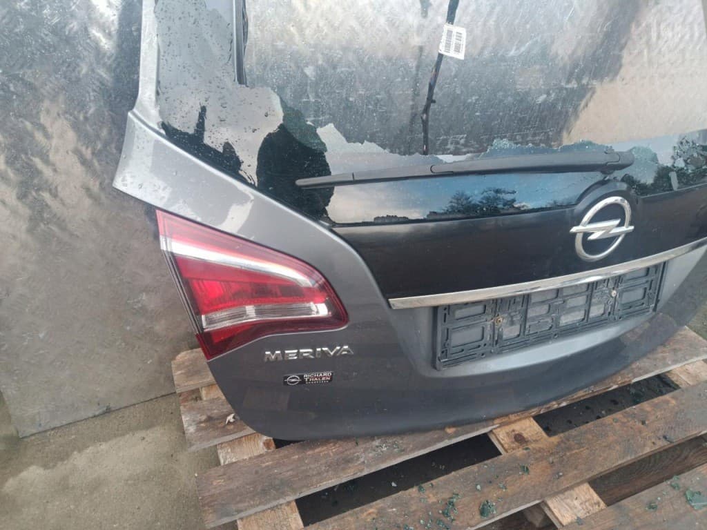 Portón trasero Opel Meriva B Lift Z195 usado 3