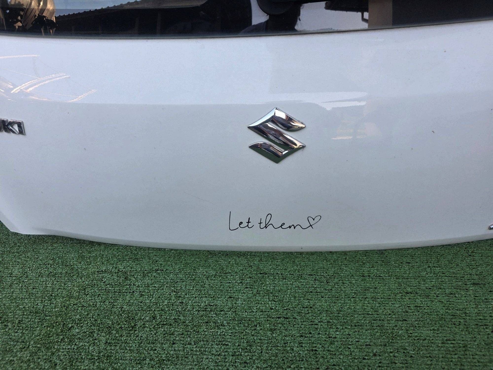 Portón trasero Suzuki Swift II mk7 (2013) usado 3