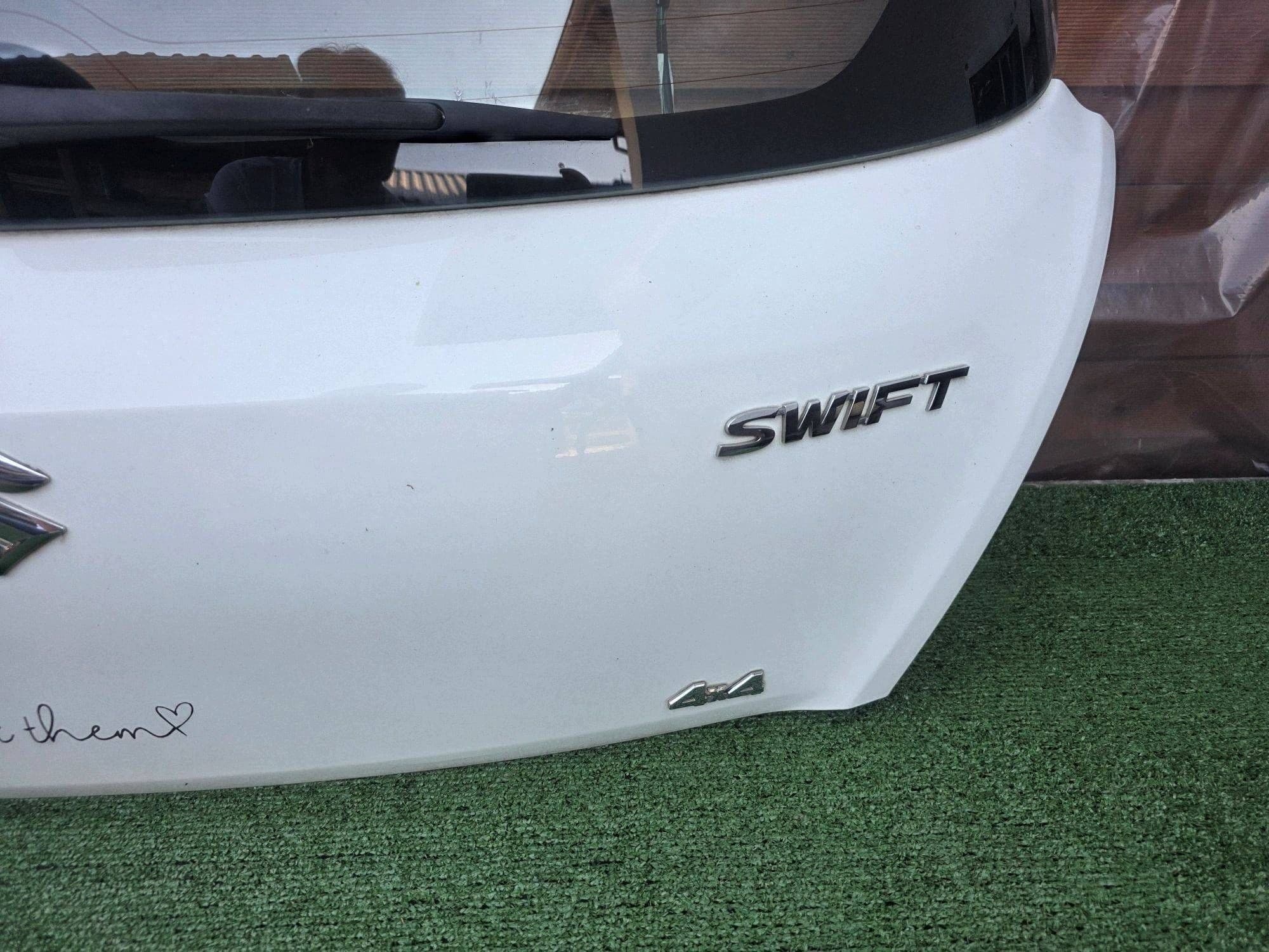 Portón trasero Suzuki Swift II mk7 (2013) usado 4