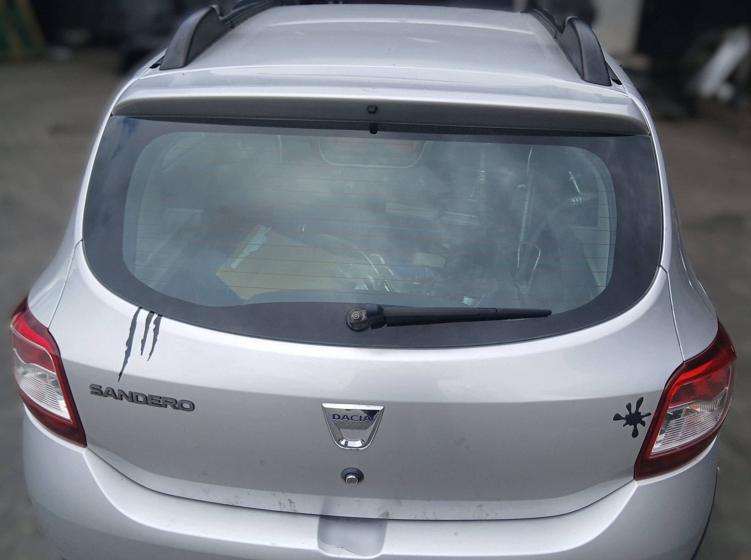 Portón Trasero Dacia Sandero II Código de Color TED69 2012- usado