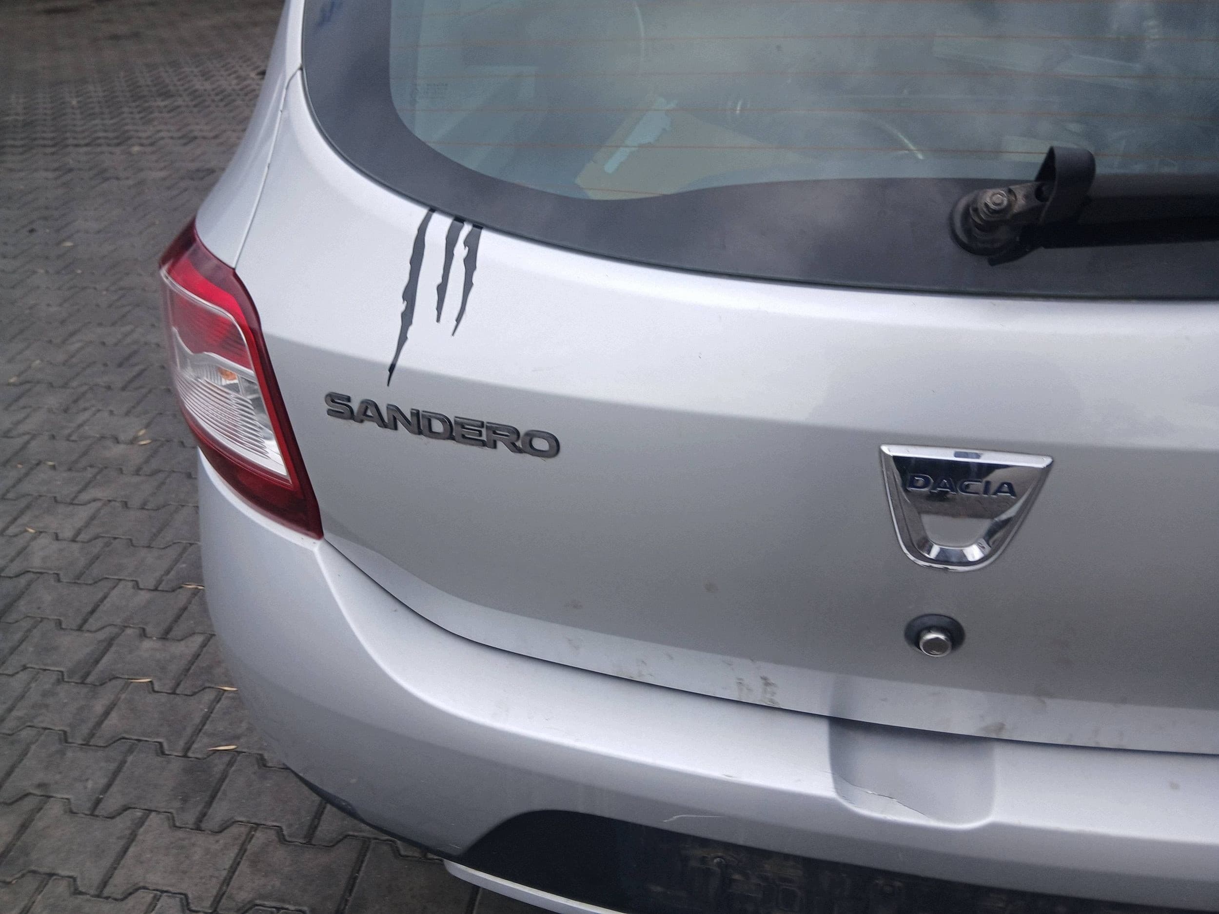 Portón Trasero Dacia Sandero II Código de Color TED69 2012- usado 2