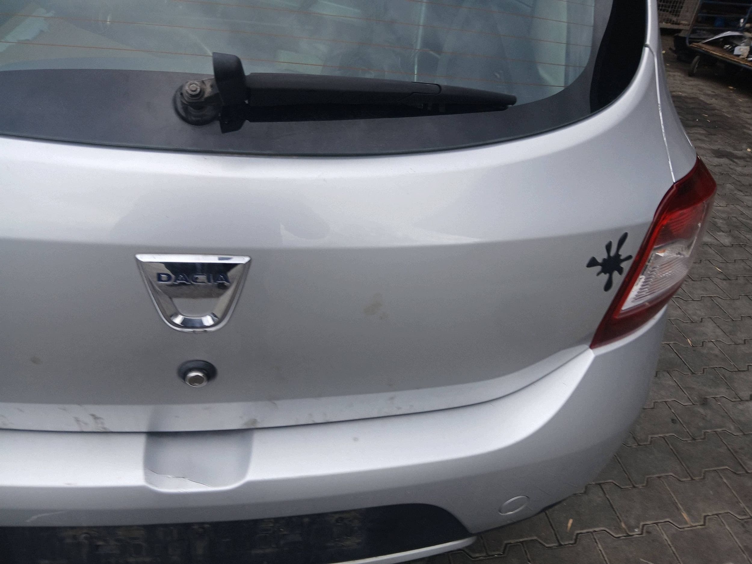 Portón Trasero Dacia Sandero II Código de Color TED69 2012- usado 3