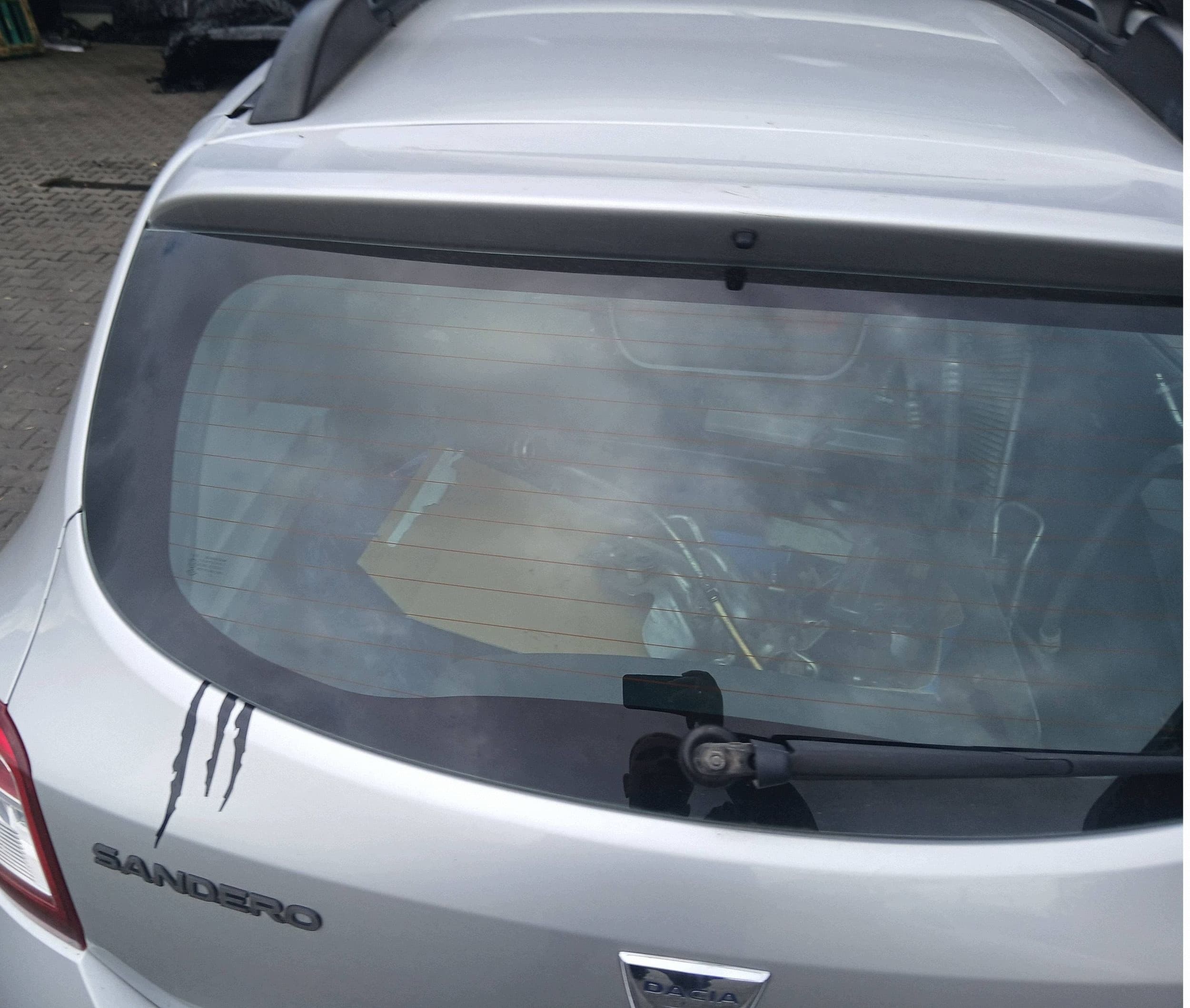 Portón Trasero Dacia Sandero II Código de Color TED69 2012- usado 5