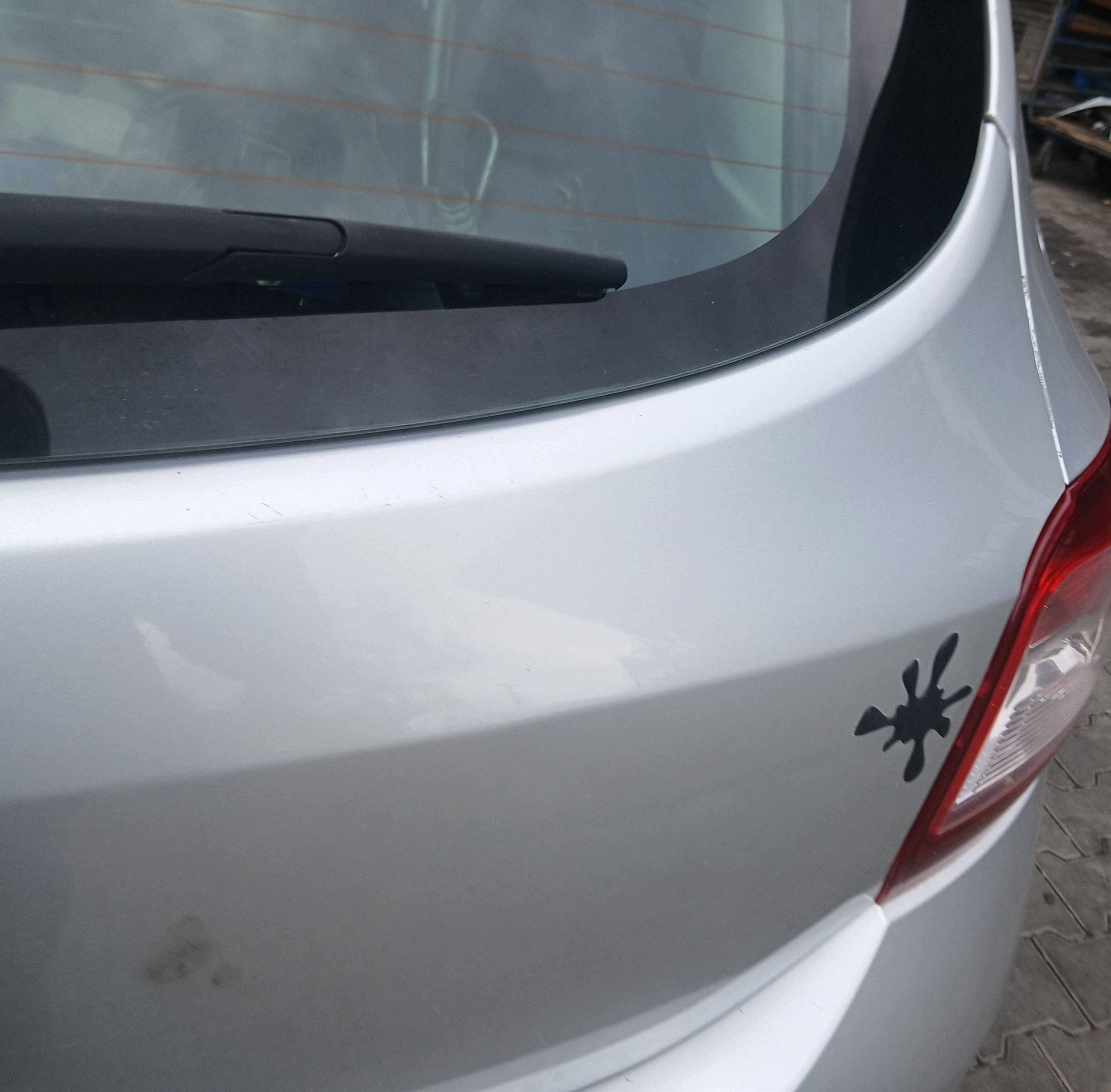 Portón Trasero Dacia Sandero II Código de Color TED69 2012- usado 10