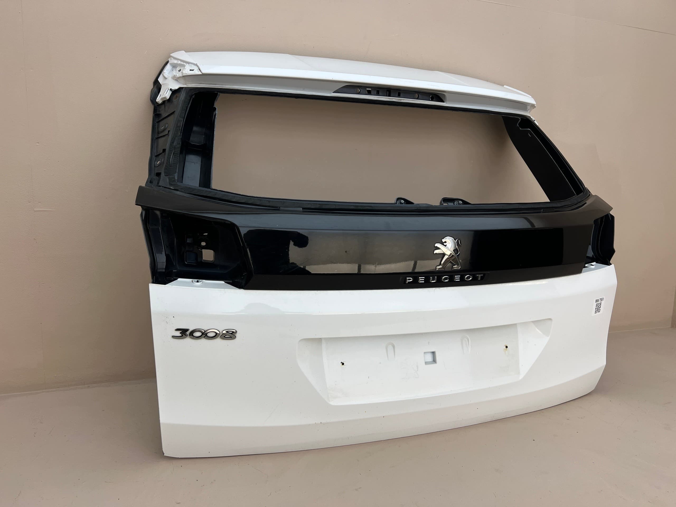 Portón Trasero Peugeot 3008 II (2016-Presente) - OEM 9811550177 usado 3