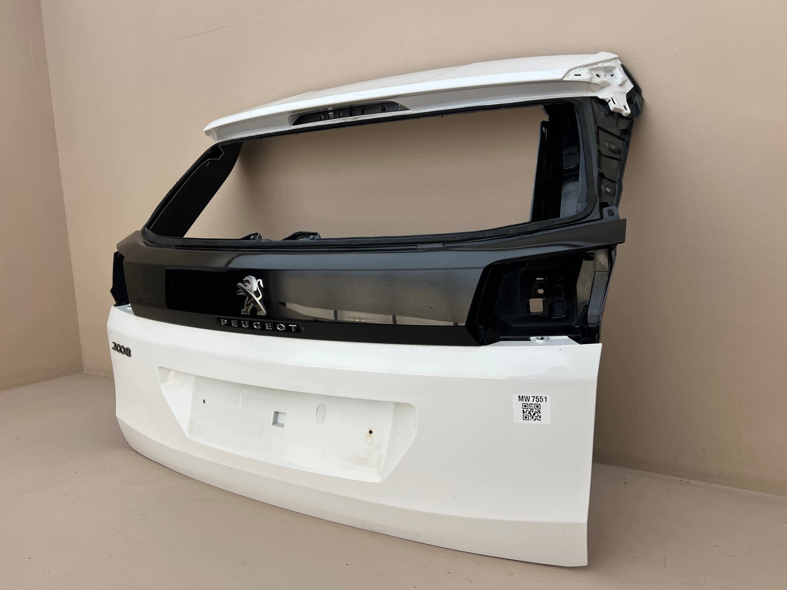 Portón Trasero Peugeot 3008 II (2016-Presente) - OEM 9811550177 usado 4