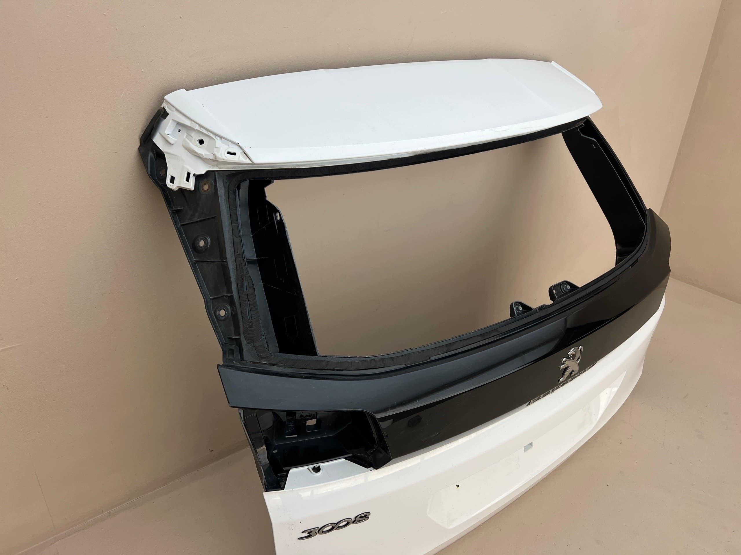 Portón Trasero Peugeot 3008 II (2016-Presente) - OEM 9811550177 usado 6