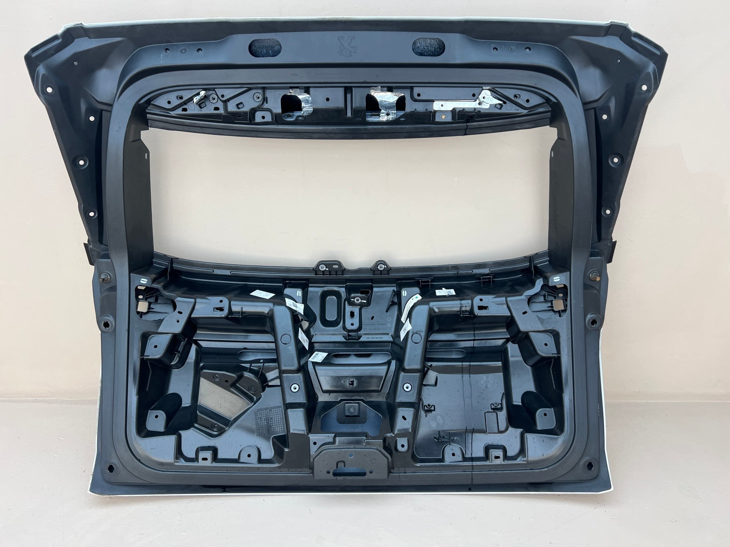 Portón Trasero Peugeot 3008 II (2016-Presente) - OEM 9811550177 usado 7