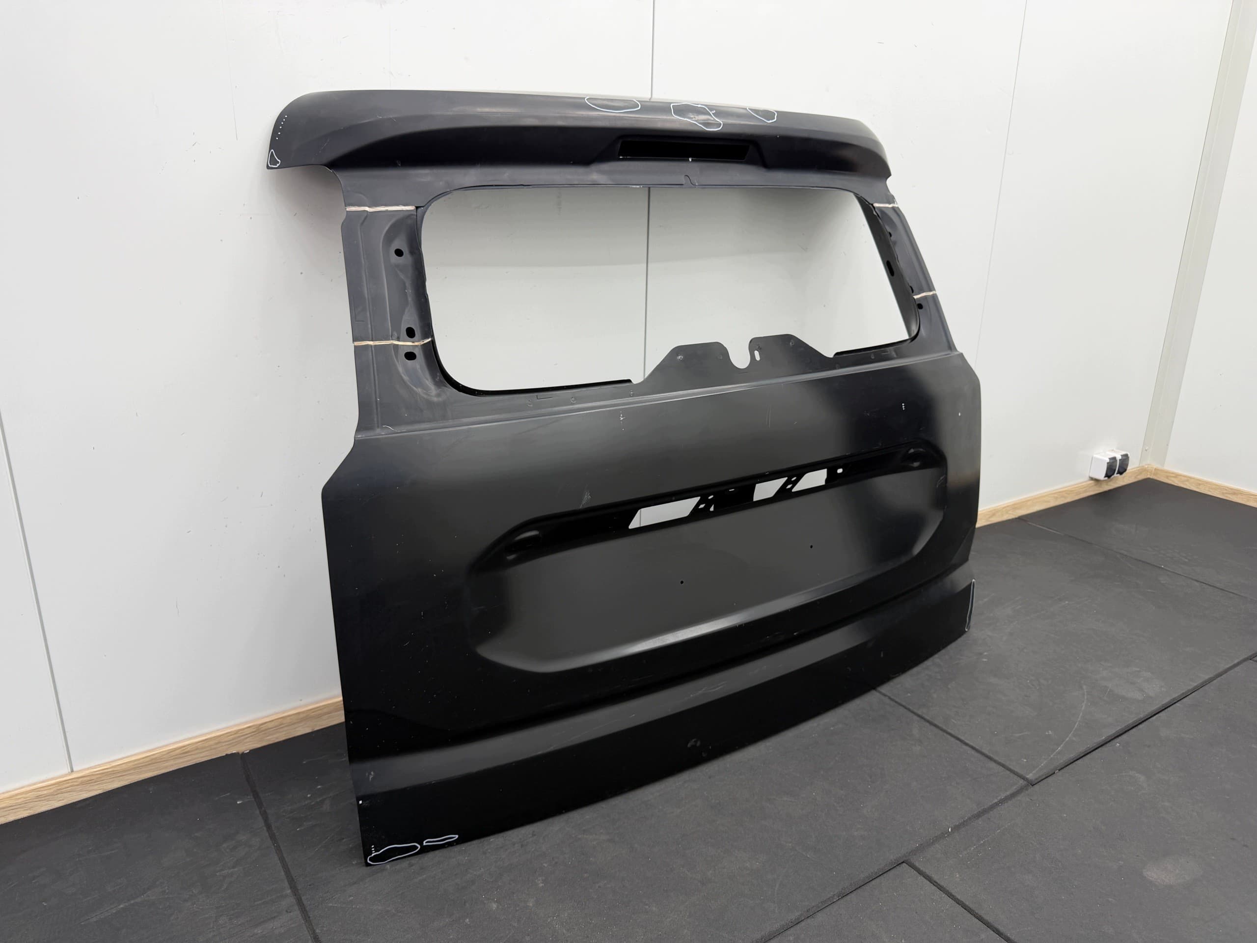 Portón Trasero Maletero Dacia Jogger Nuevo Original 4