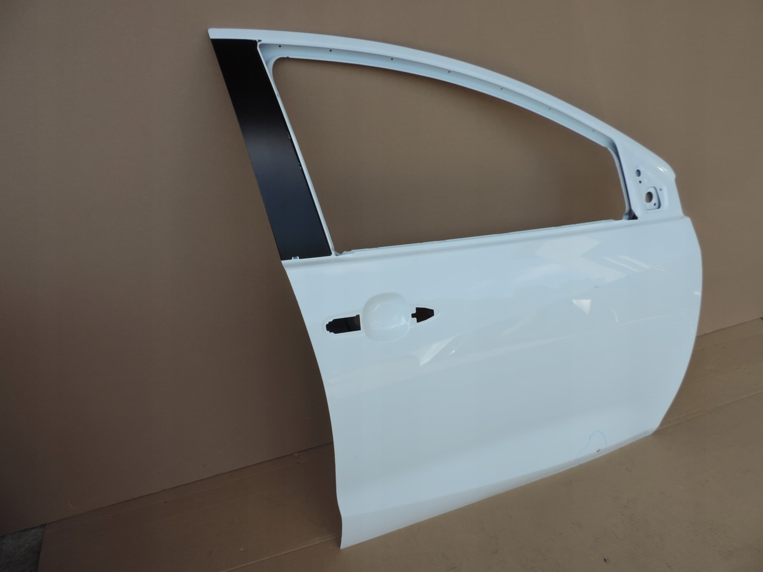 Puerta Delantera Derecha Toyota Yaris IV nuevo 3