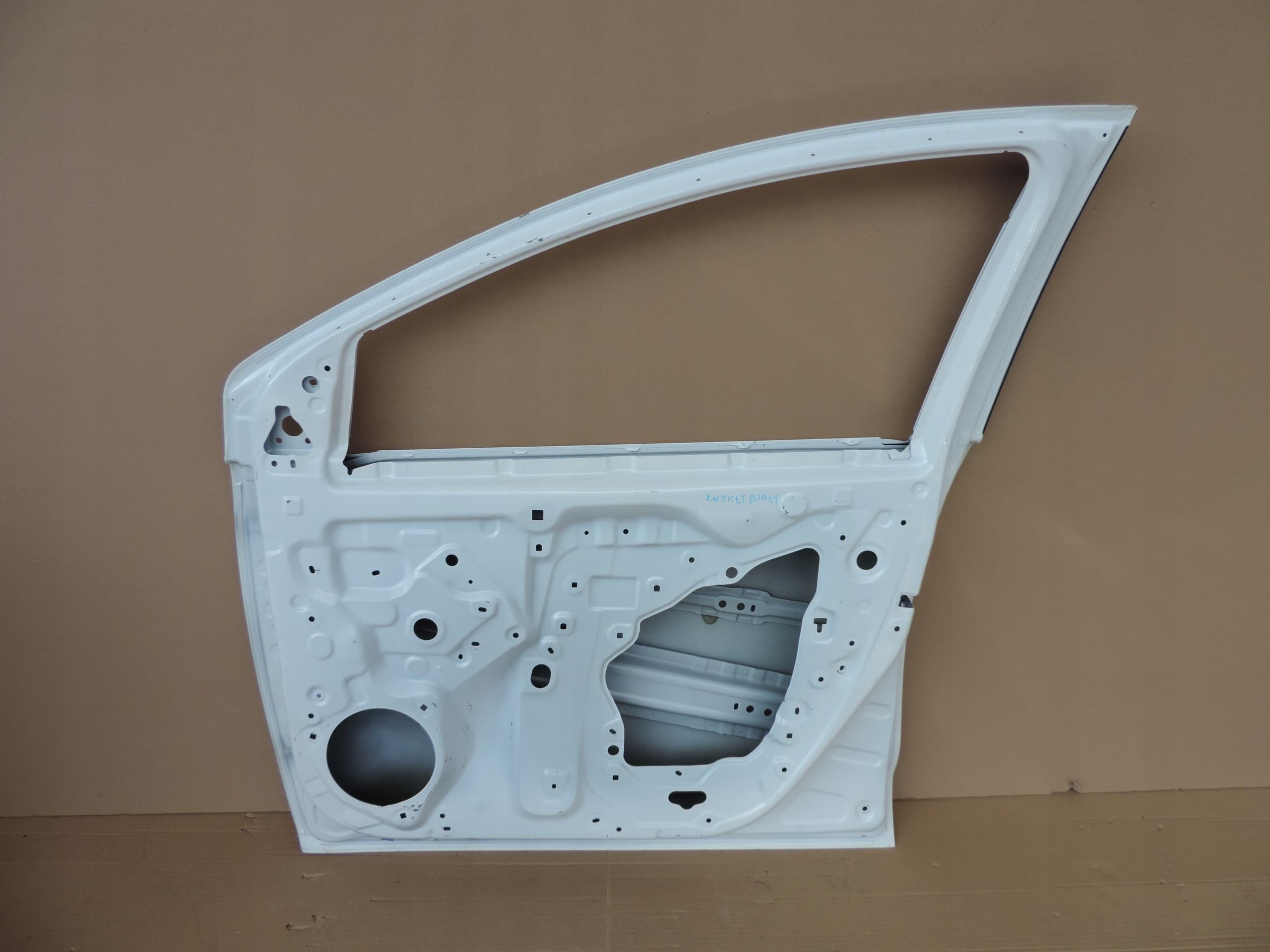 Puerta Delantera Derecha Toyota Yaris IV nuevo 9