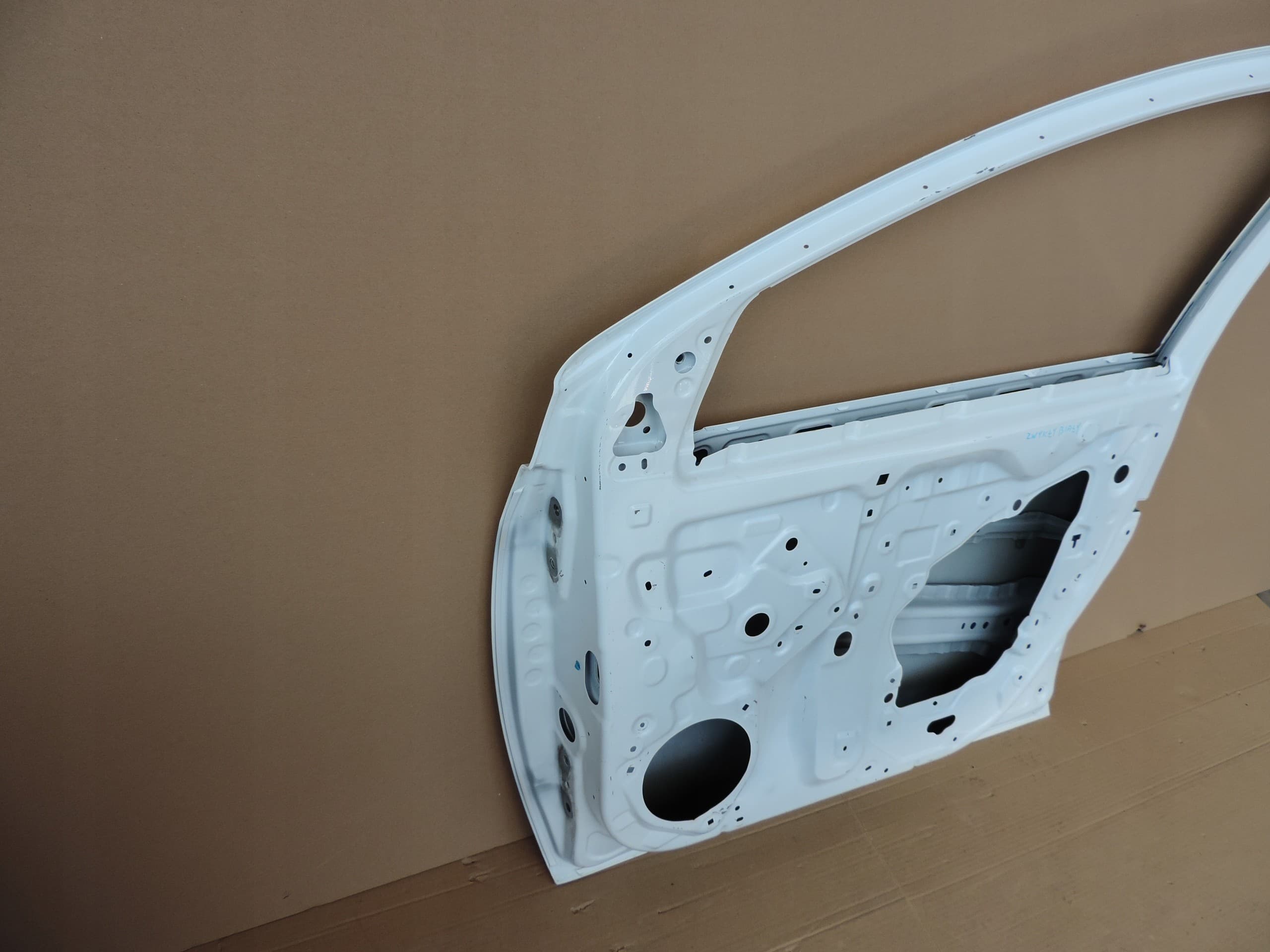 Puerta Delantera Derecha Toyota Yaris IV nuevo 10